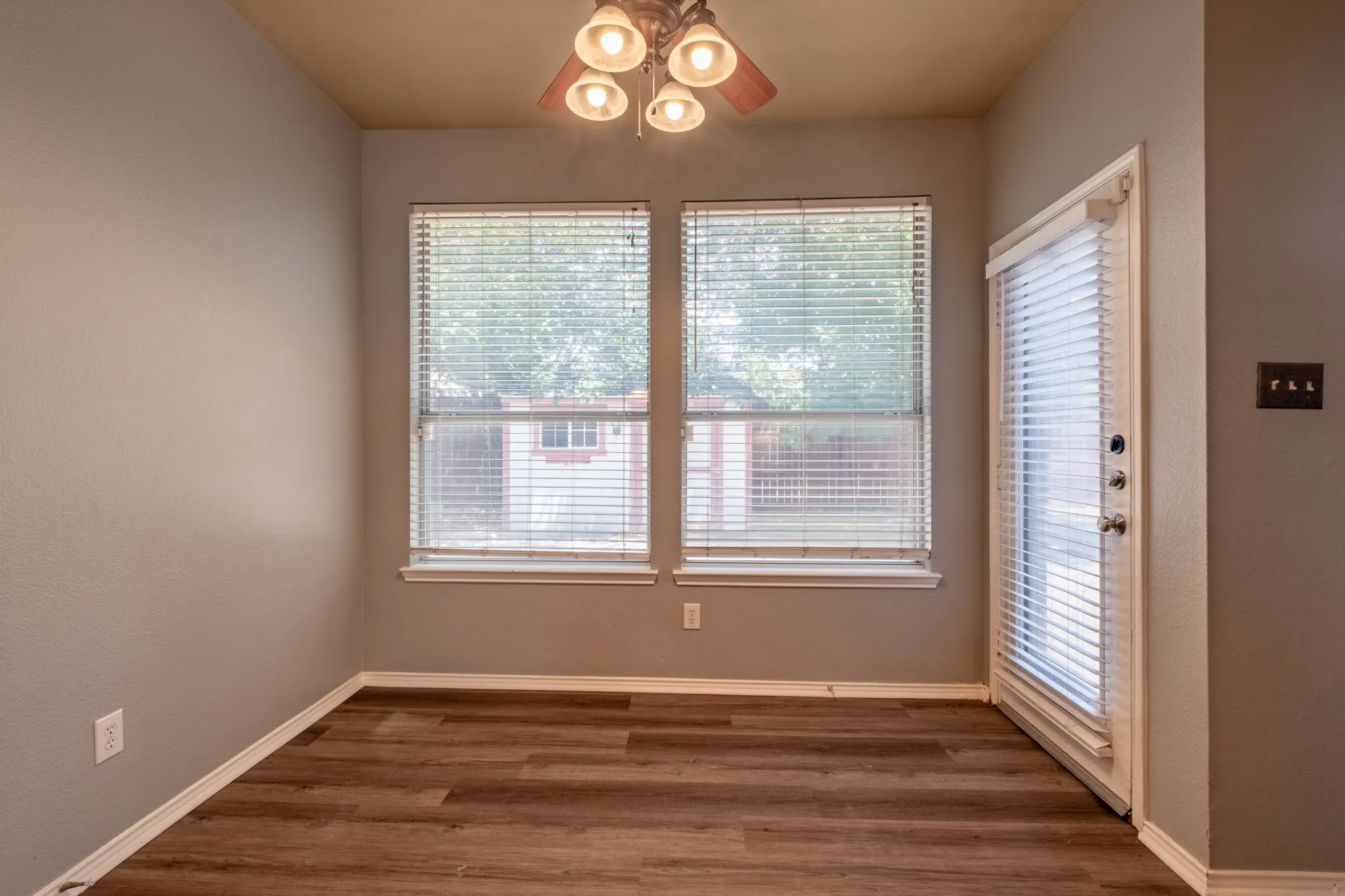 Single Family Residence For Sale in Tarrant County , 7000 Herman Jared Drive, North Richland Hills, Texas 76182, 4 Bedroom, 3 Bathroom, 2 Garage spaces, 2,828 Sqft, built in 1999, mls#21291004, Real Estate Agent in North Richland Hills, Homes For Sale in Tarrant county, Homes For Sale in North Richland Hills, Realtor in North Richland Hills Texas, Real Estate Brokerage Independent Realty Texas, Luminita Cordes Realtor