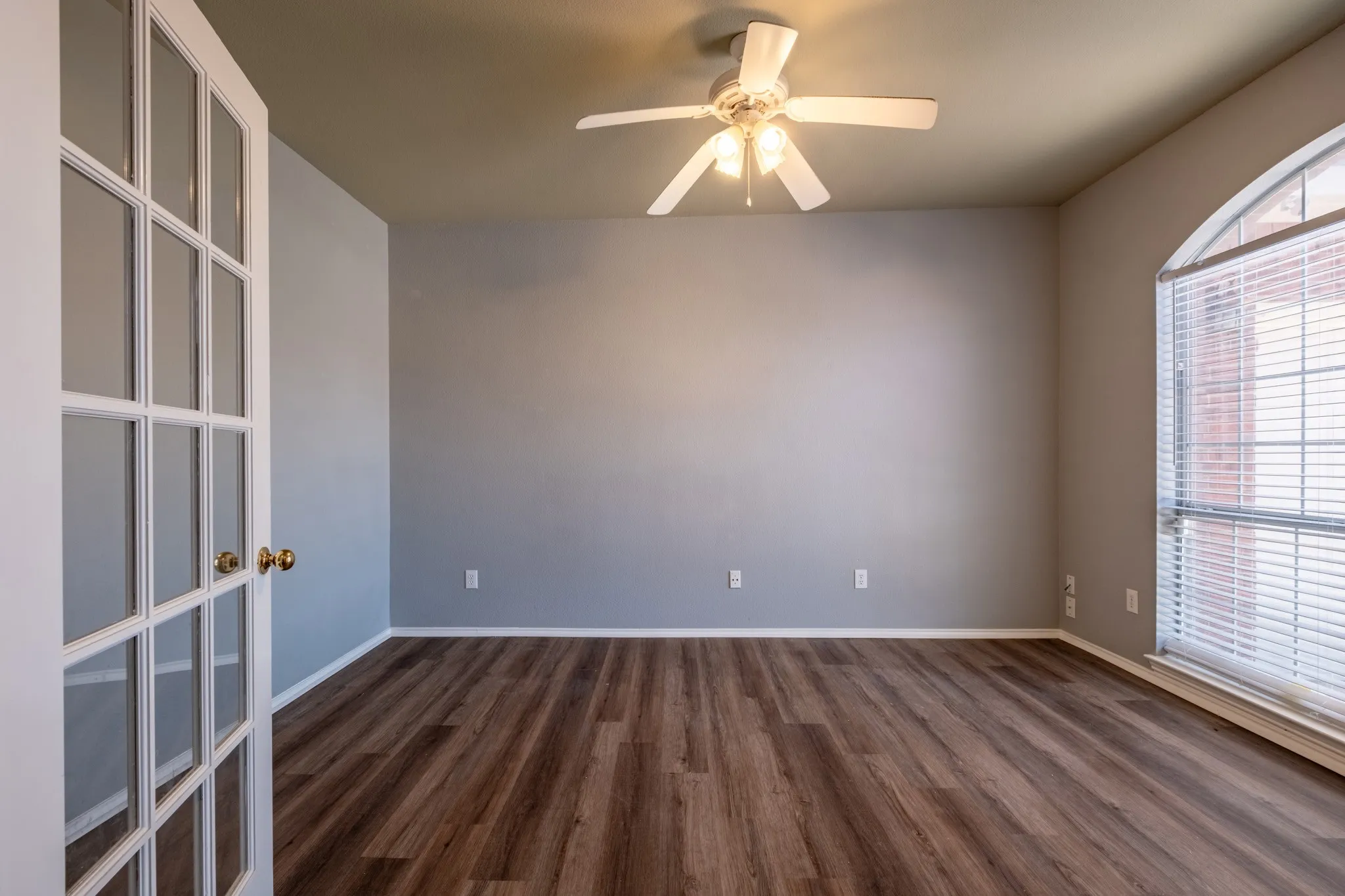 Single Family Residence For Sale in Tarrant County , 7000 Herman Jared Drive, North Richland Hills, Texas 76182, 4 Bedroom, 3 Bathroom, 2 Garage spaces, 2,828 Sqft, built in 1999, mls#21291004, Real Estate Agent in North Richland Hills, Homes For Sale in Tarrant county, Homes For Sale in North Richland Hills, Realtor in North Richland Hills Texas, Real Estate Brokerage Independent Realty Texas, Luminita Cordes Realtor
