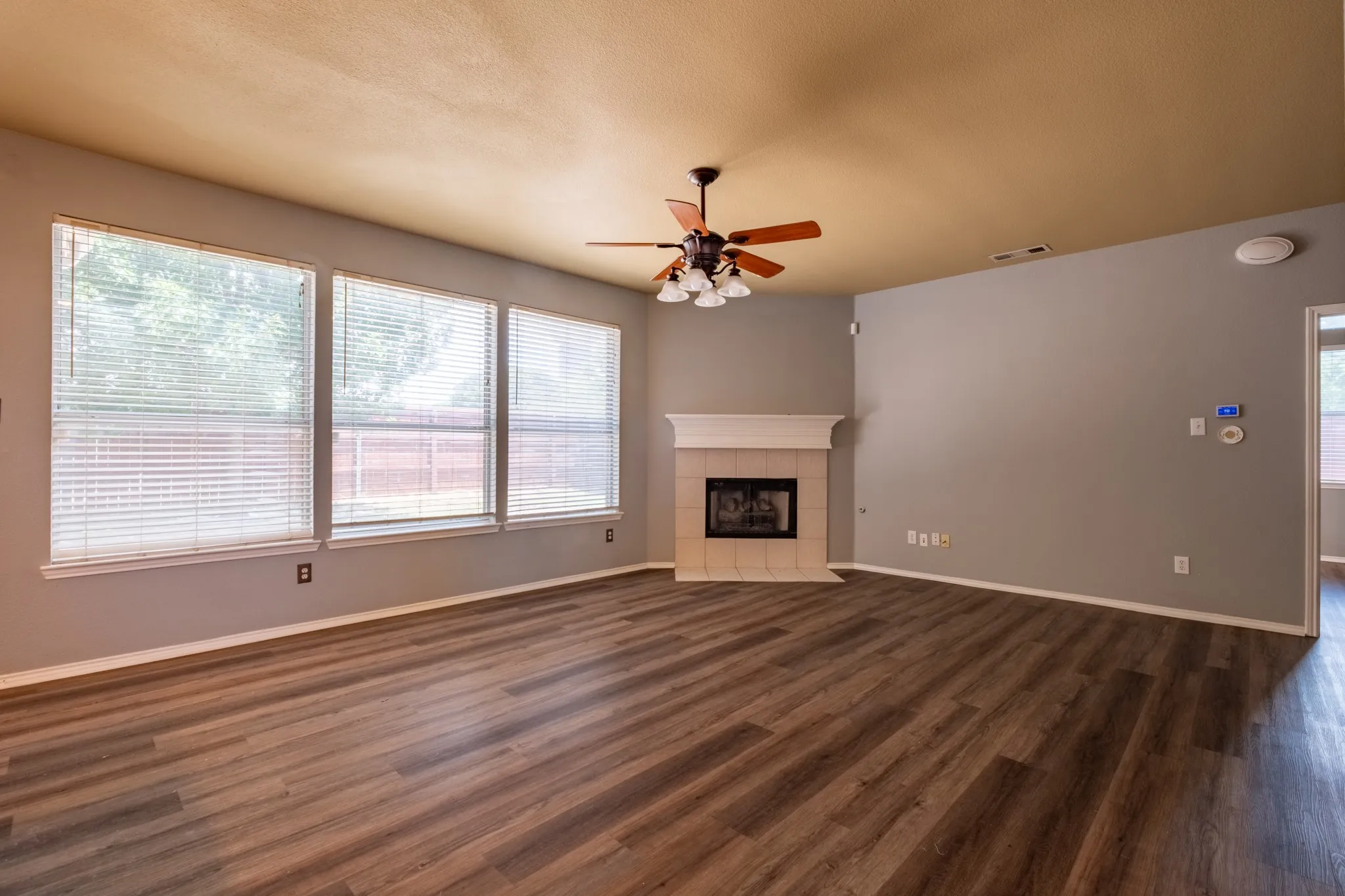 Single Family Residence For Sale in Tarrant County , 7000 Herman Jared Drive, North Richland Hills, Texas 76182, 4 Bedroom, 3 Bathroom, 2 Garage spaces, 2,828 Sqft, built in 1999, mls#21291004, Real Estate Agent in North Richland Hills, Homes For Sale in Tarrant county, Homes For Sale in North Richland Hills, Realtor in North Richland Hills Texas, Real Estate Brokerage Independent Realty Texas, Luminita Cordes Realtor