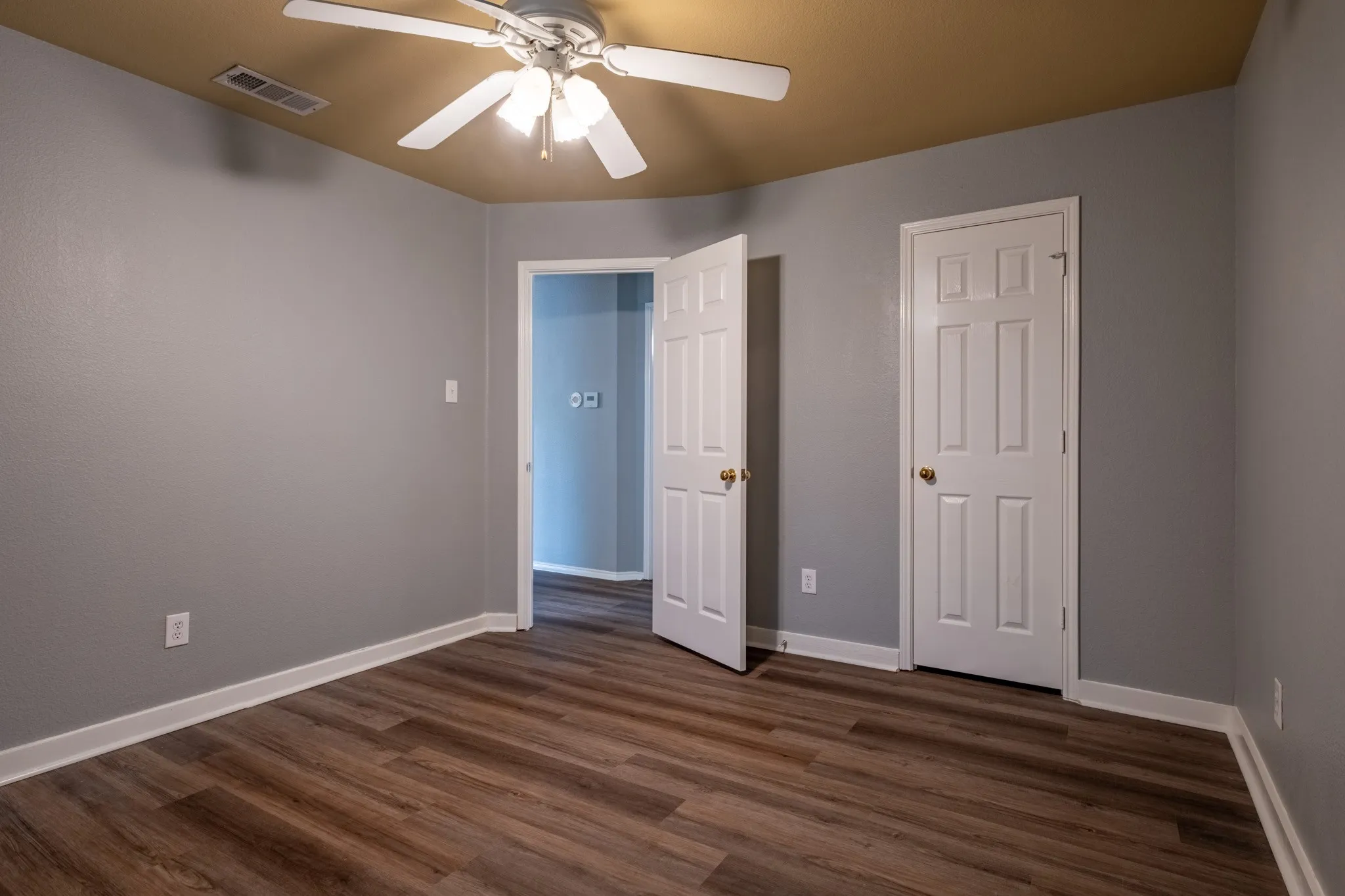 Single Family Residence For Sale in Tarrant County , 7000 Herman Jared Drive, North Richland Hills, Texas 76182, 4 Bedroom, 3 Bathroom, 2 Garage spaces, 2,828 Sqft, built in 1999, mls#21291004, Real Estate Agent in North Richland Hills, Homes For Sale in Tarrant county, Homes For Sale in North Richland Hills, Realtor in North Richland Hills Texas, Real Estate Brokerage Independent Realty Texas, Luminita Cordes Realtor