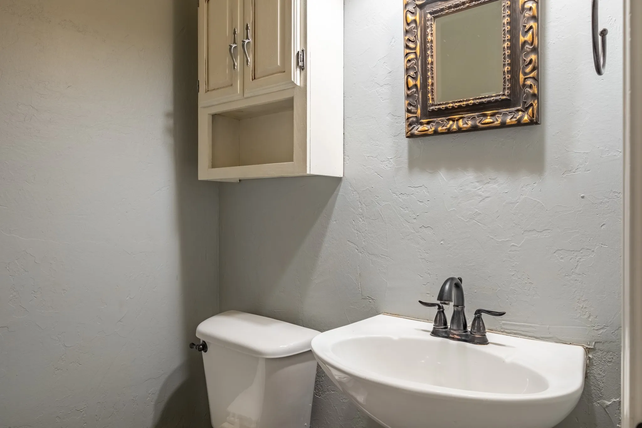 Single Family Residence For Sale in Tarrant County , 7000 Herman Jared Drive, North Richland Hills, Texas 76182, 4 Bedroom, 3 Bathroom, 2 Garage spaces, 2,828 Sqft, built in 1999, mls#21291004, Real Estate Agent in North Richland Hills, Homes For Sale in Tarrant county, Homes For Sale in North Richland Hills, Realtor in North Richland Hills Texas, Real Estate Brokerage Independent Realty Texas, Luminita Cordes Realtor