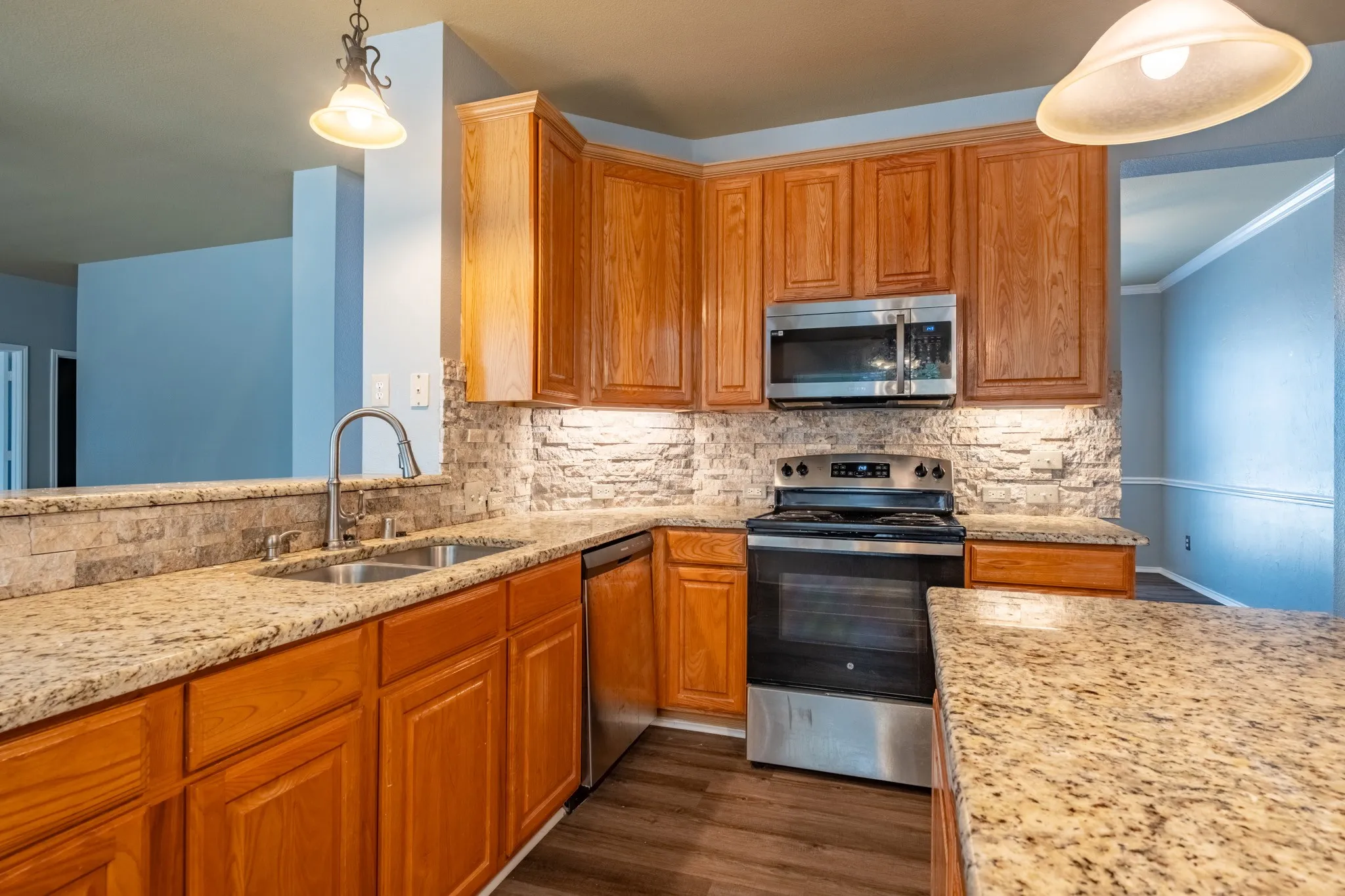 Single Family Residence For Sale in Tarrant County , 7000 Herman Jared Drive, North Richland Hills, Texas 76182, 4 Bedroom, 3 Bathroom, 2 Garage spaces, 2,828 Sqft, built in 1999, mls#21291004, Real Estate Agent in North Richland Hills, Homes For Sale in Tarrant county, Homes For Sale in North Richland Hills, Realtor in North Richland Hills Texas, Real Estate Brokerage Independent Realty Texas, Luminita Cordes Realtor
