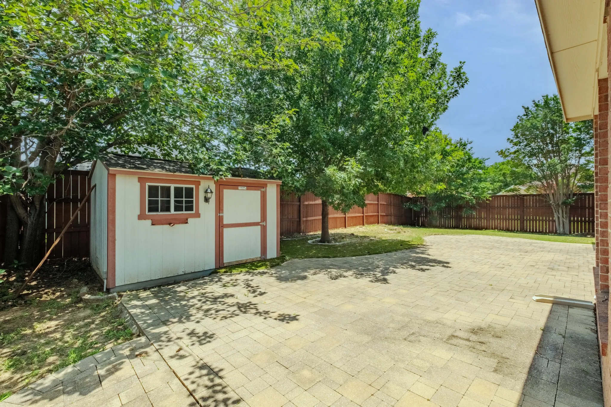 Single Family Residence For Sale in Tarrant County , 7000 Herman Jared Drive, North Richland Hills, Texas 76182, 4 Bedroom, 3 Bathroom, 2 Garage spaces, 2,828 Sqft, built in 1999, mls#21291004, Real Estate Agent in North Richland Hills, Homes For Sale in Tarrant county, Homes For Sale in North Richland Hills, Realtor in North Richland Hills Texas, Real Estate Brokerage Independent Realty Texas, Luminita Cordes Realtor