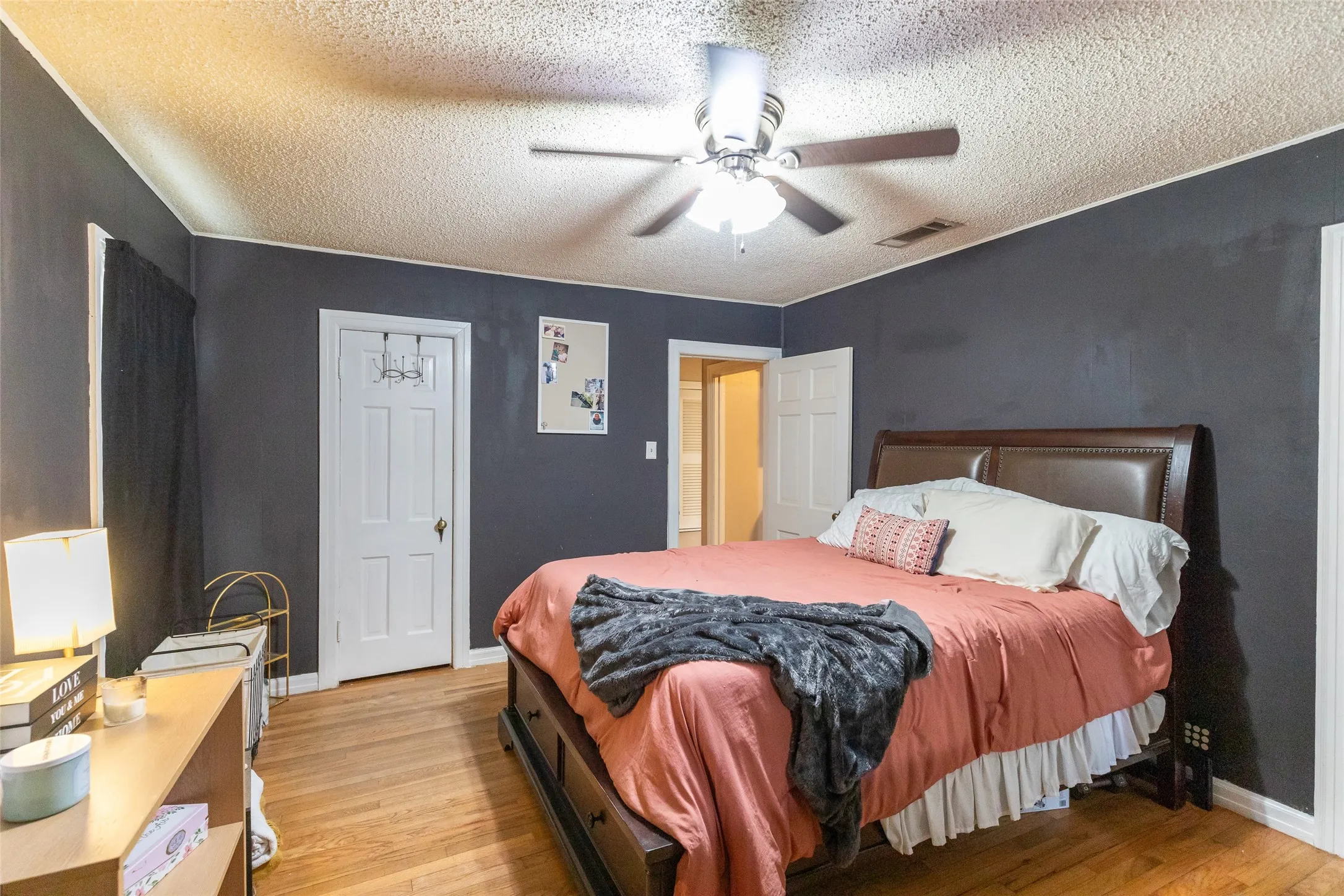 Single Family Residence For Sale in Taylor County , 1925 Chestnut Street, Abilene, Texas 79602, 3 Bedroom, 1 Bathroom, 2 Garage spaces, 1,552 Sqft, built in 1942, mls#21277177, Real Estate Agent in Abilene, Homes For Sale in Taylor county, Homes For Sale in Abilene, Realtor in Abilene Texas, Real Estate Brokerage Independent Realty Texas, Luminita Cordes Realtor