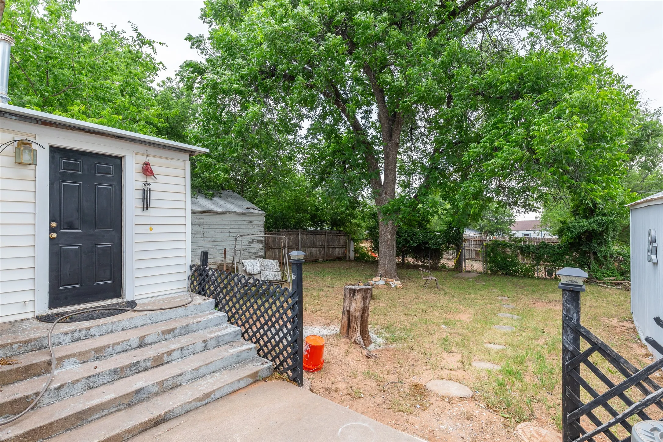 Single Family Residence For Sale in Taylor County , 1925 Chestnut Street, Abilene, Texas 79602, 3 Bedroom, 1 Bathroom, 2 Garage spaces, 1,552 Sqft, built in 1942, mls#21277177, Real Estate Agent in Abilene, Homes For Sale in Taylor county, Homes For Sale in Abilene, Realtor in Abilene Texas, Real Estate Brokerage Independent Realty Texas, Luminita Cordes Realtor
