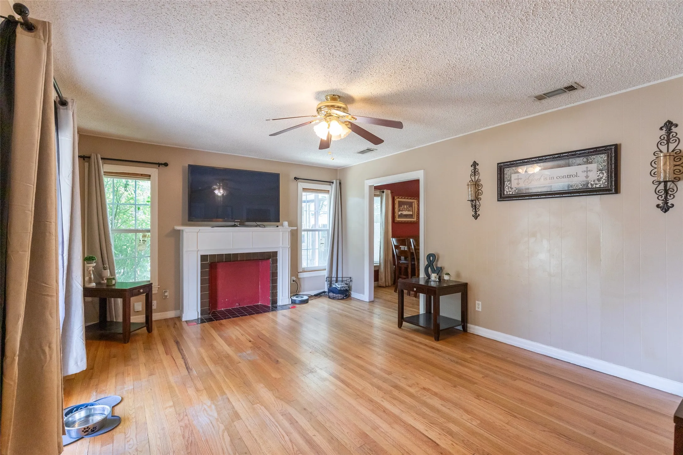 Single Family Residence For Sale in Taylor County , 1925 Chestnut Street, Abilene, Texas 79602, 3 Bedroom, 1 Bathroom, 2 Garage spaces, 1,552 Sqft, built in 1942, mls#21277177, Real Estate Agent in Abilene, Homes For Sale in Taylor county, Homes For Sale in Abilene, Realtor in Abilene Texas, Real Estate Brokerage Independent Realty Texas, Luminita Cordes Realtor