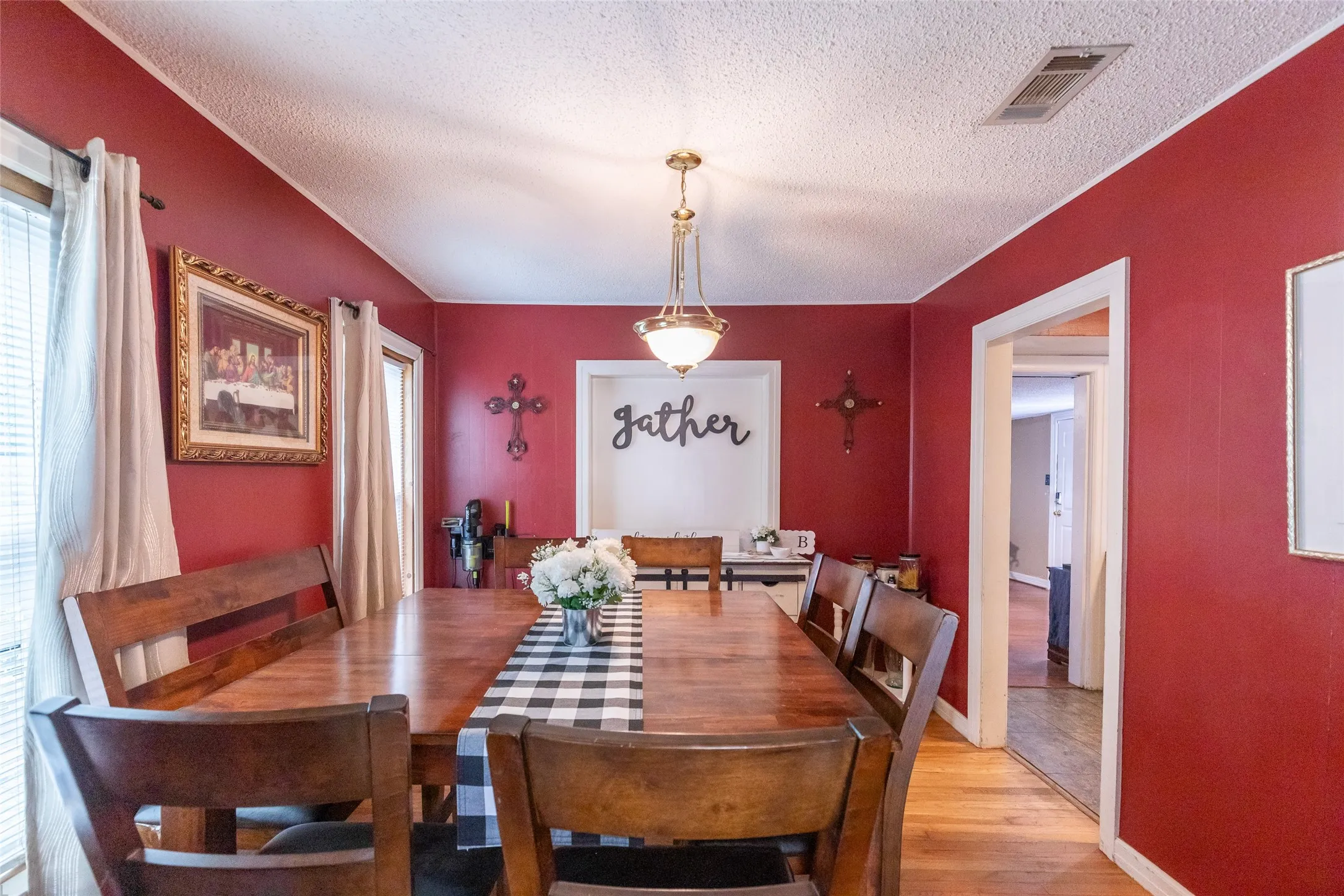 Single Family Residence For Sale in Taylor County , 1925 Chestnut Street, Abilene, Texas 79602, 3 Bedroom, 1 Bathroom, 2 Garage spaces, 1,552 Sqft, built in 1942, mls#21277177, Real Estate Agent in Abilene, Homes For Sale in Taylor county, Homes For Sale in Abilene, Realtor in Abilene Texas, Real Estate Brokerage Independent Realty Texas, Luminita Cordes Realtor