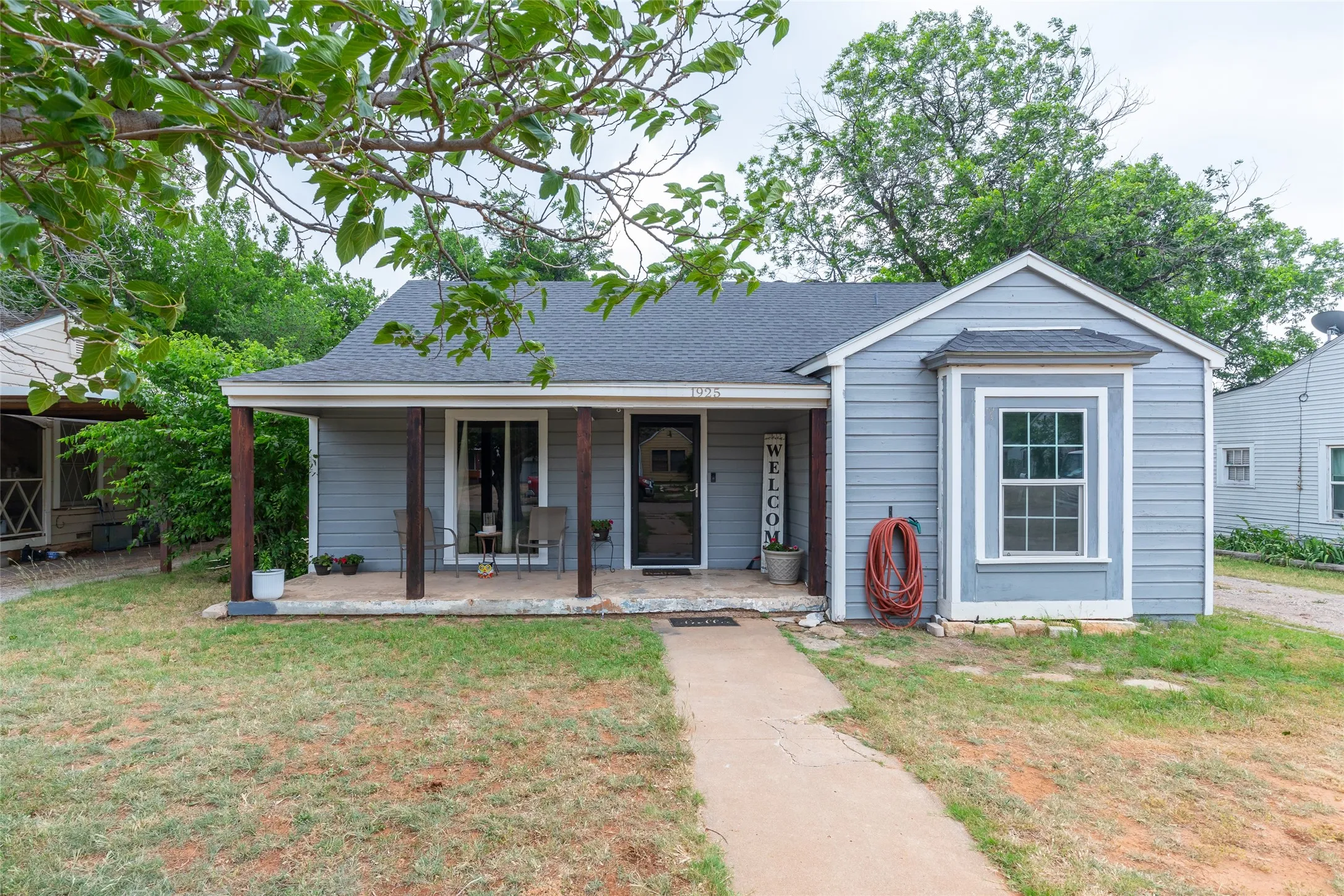 Single Family Residence For Sale in Taylor County , 1925 Chestnut Street, Abilene, Texas 79602, 3 Bedroom, 1 Bathroom, 2 Garage spaces, 1,552 Sqft, built in 1942, mls#21277177, Real Estate Agent in Abilene, Homes For Sale in Taylor county, Homes For Sale in Abilene, Realtor in Abilene Texas, Real Estate Brokerage Independent Realty Texas, Luminita Cordes Realtor