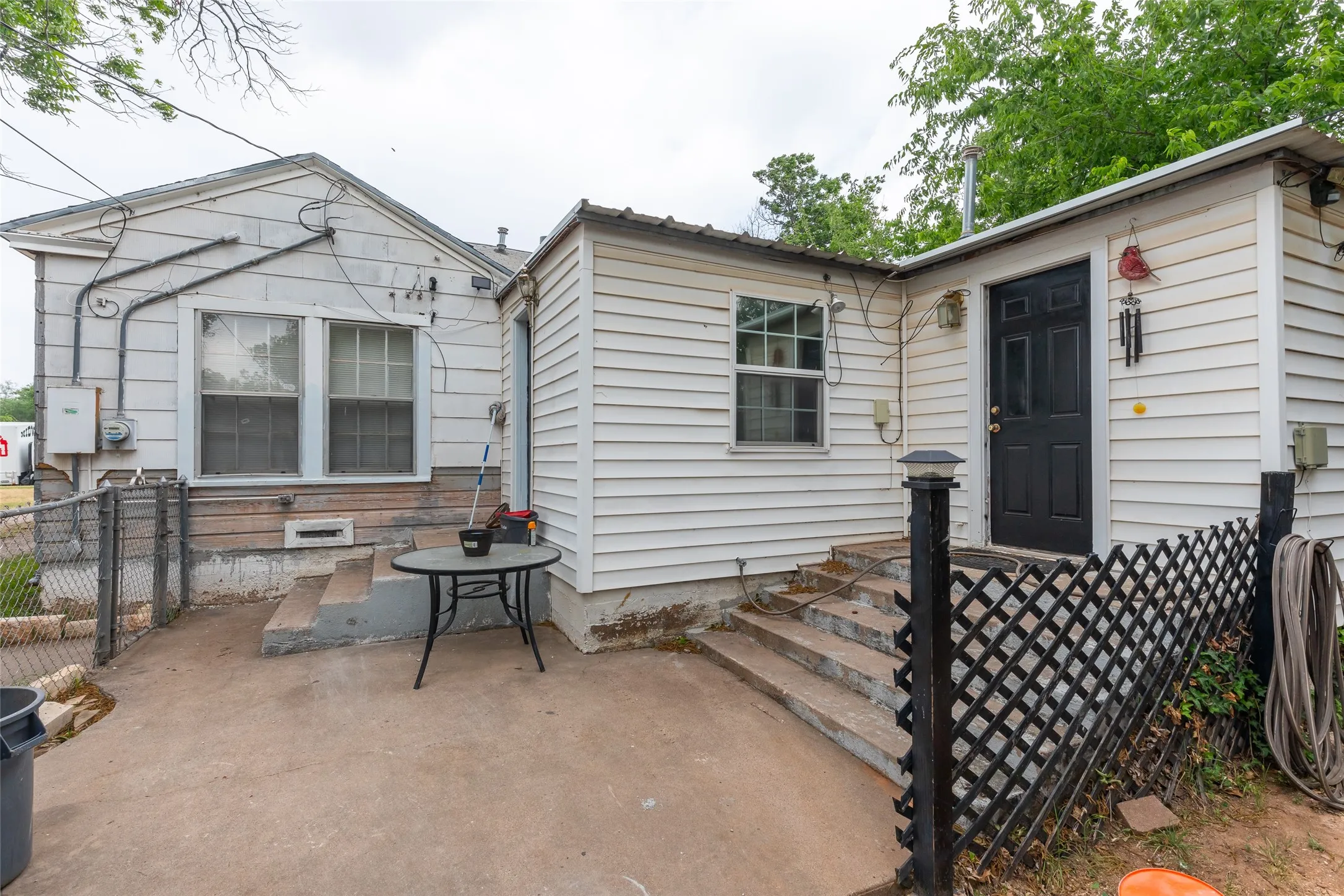 Single Family Residence For Sale in Taylor County , 1925 Chestnut Street, Abilene, Texas 79602, 3 Bedroom, 1 Bathroom, 2 Garage spaces, 1,552 Sqft, built in 1942, mls#21277177, Real Estate Agent in Abilene, Homes For Sale in Taylor county, Homes For Sale in Abilene, Realtor in Abilene Texas, Real Estate Brokerage Independent Realty Texas, Luminita Cordes Realtor