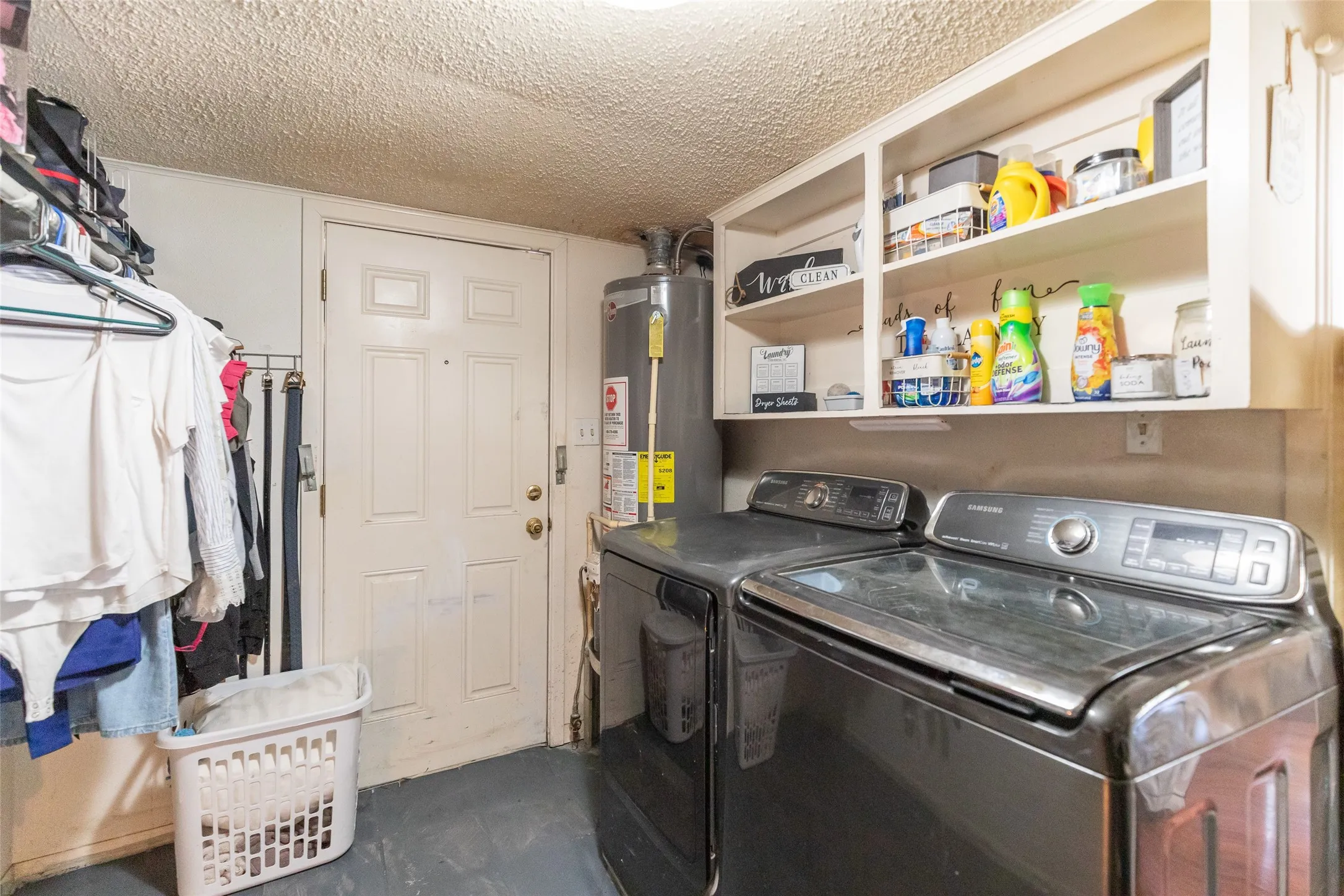 Single Family Residence For Sale in Taylor County , 1925 Chestnut Street, Abilene, Texas 79602, 3 Bedroom, 1 Bathroom, 2 Garage spaces, 1,552 Sqft, built in 1942, mls#21277177, Real Estate Agent in Abilene, Homes For Sale in Taylor county, Homes For Sale in Abilene, Realtor in Abilene Texas, Real Estate Brokerage Independent Realty Texas, Luminita Cordes Realtor