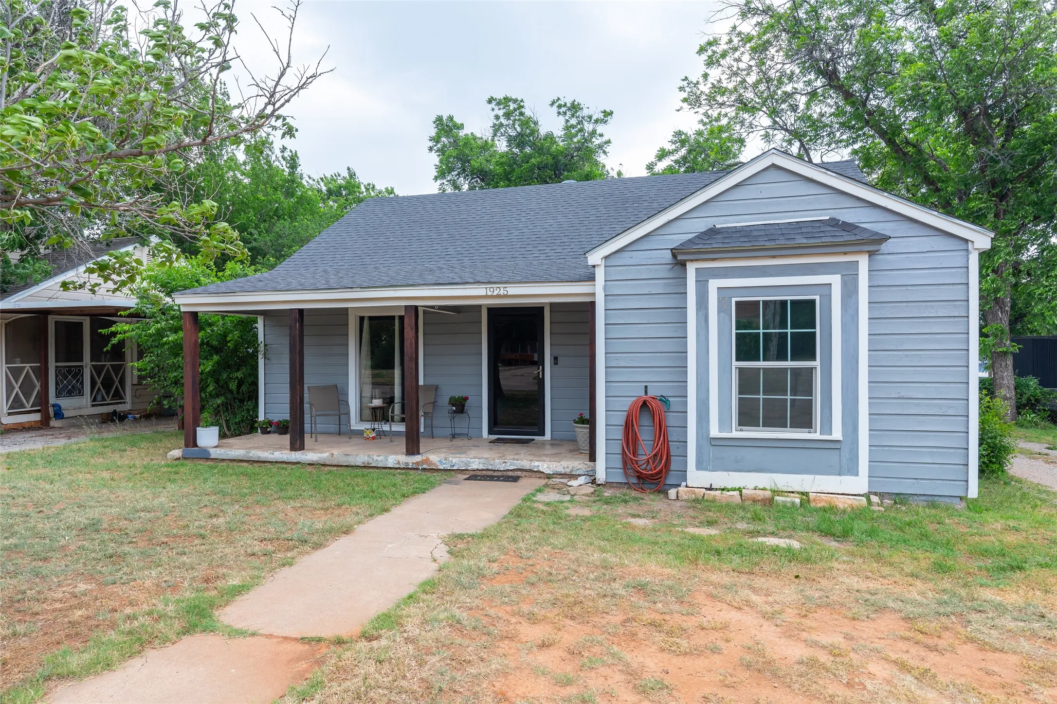 Single Family Residence For Sale in Taylor County , 1925 Chestnut Street, Abilene, Texas 79602, 3 Bedroom, 1 Bathroom, 2 Garage spaces, 1,552 Sqft, built in 1942, mls#21277177, Real Estate Agent in Abilene, Homes For Sale in Taylor county, Homes For Sale in Abilene, Realtor in Abilene Texas, Real Estate Brokerage Independent Realty Texas, Luminita Cordes Realtor