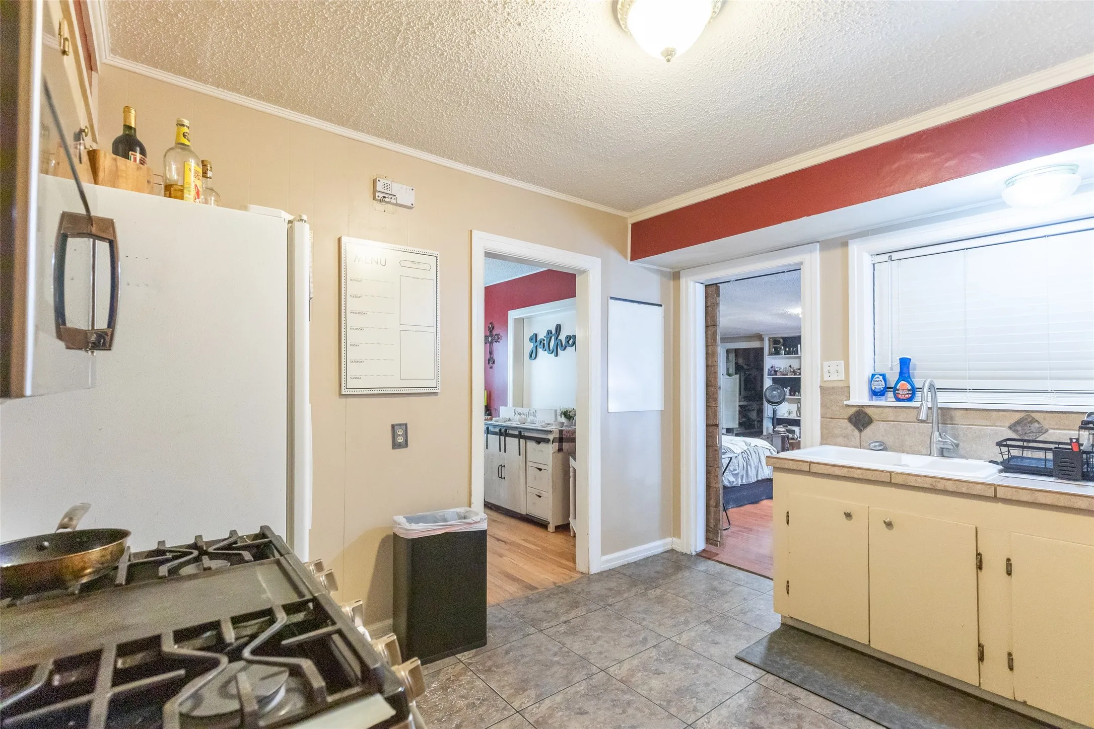 Single Family Residence For Sale in Taylor County , 1925 Chestnut Street, Abilene, Texas 79602, 3 Bedroom, 1 Bathroom, 2 Garage spaces, 1,552 Sqft, built in 1942, mls#21277177, Real Estate Agent in Abilene, Homes For Sale in Taylor county, Homes For Sale in Abilene, Realtor in Abilene Texas, Real Estate Brokerage Independent Realty Texas, Luminita Cordes Realtor