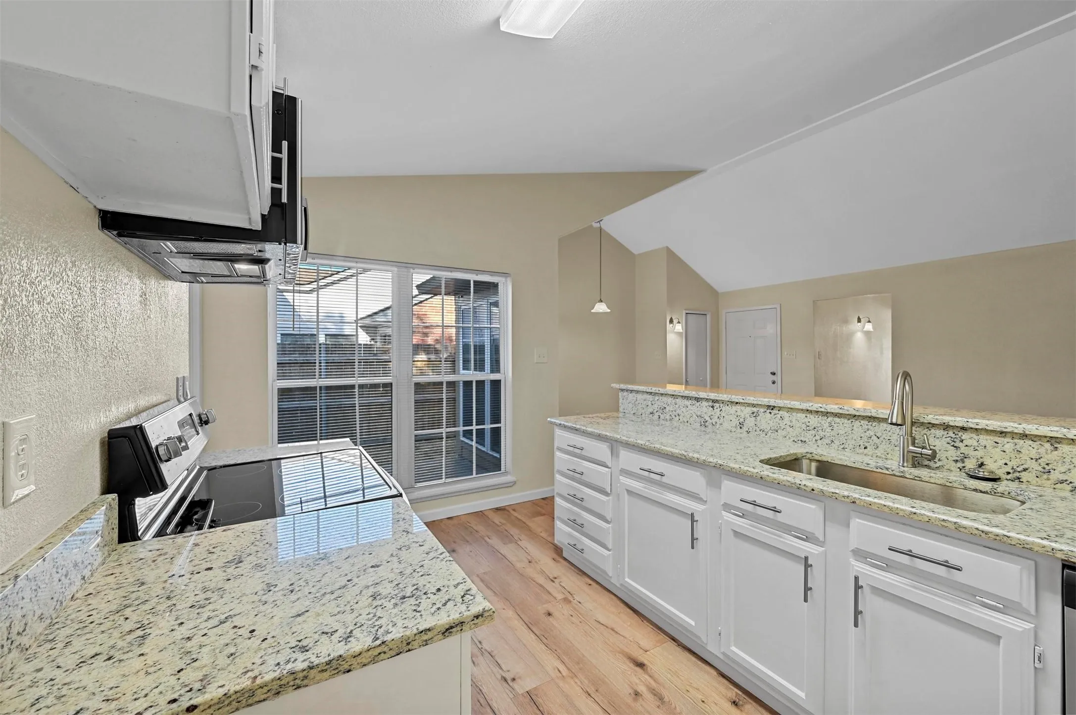 Single Family Residence For Rent in Denton County , 6005 Dooley Drive, The Colony, Texas 75056, 2 Bedrooms, 2 Bathrooms, Garage spaces, 1,227 Sqft, built in 1982, Price $1,995, mls#21291055, Real Estate Agent in The Colony, Homes For Rent in Denton county, Homes For Rent in The Colony, Realtor in The Colony Texas, Real Estate Brokerage Independent Realty Texas, Luminita Cordes Realtor