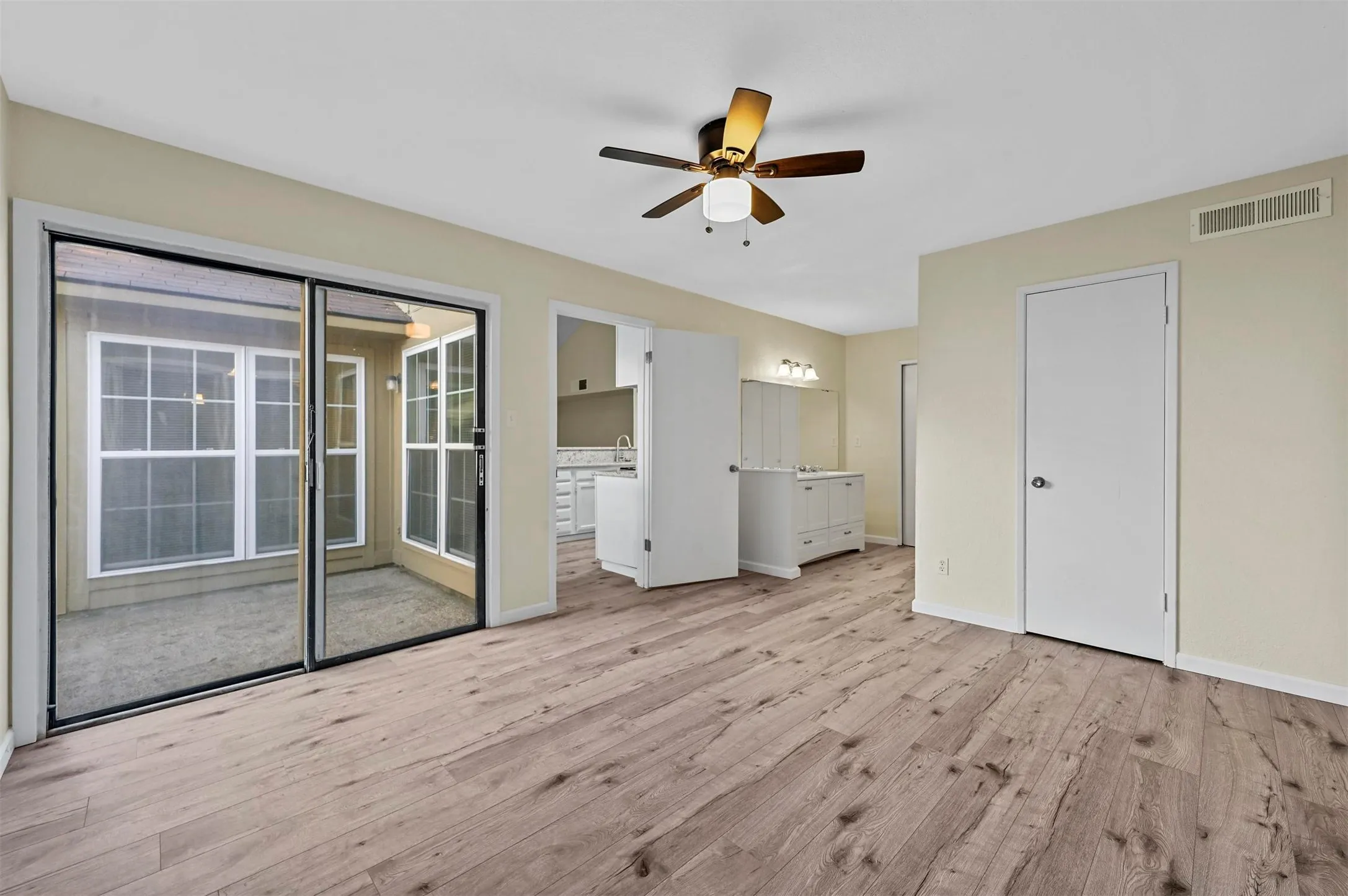 Single Family Residence For Rent in Denton County , 6005 Dooley Drive, The Colony, Texas 75056, 2 Bedrooms, 2 Bathrooms, Garage spaces, 1,227 Sqft, built in 1982, Price $1,995, mls#21291055, Real Estate Agent in The Colony, Homes For Rent in Denton county, Homes For Rent in The Colony, Realtor in The Colony Texas, Real Estate Brokerage Independent Realty Texas, Luminita Cordes Realtor