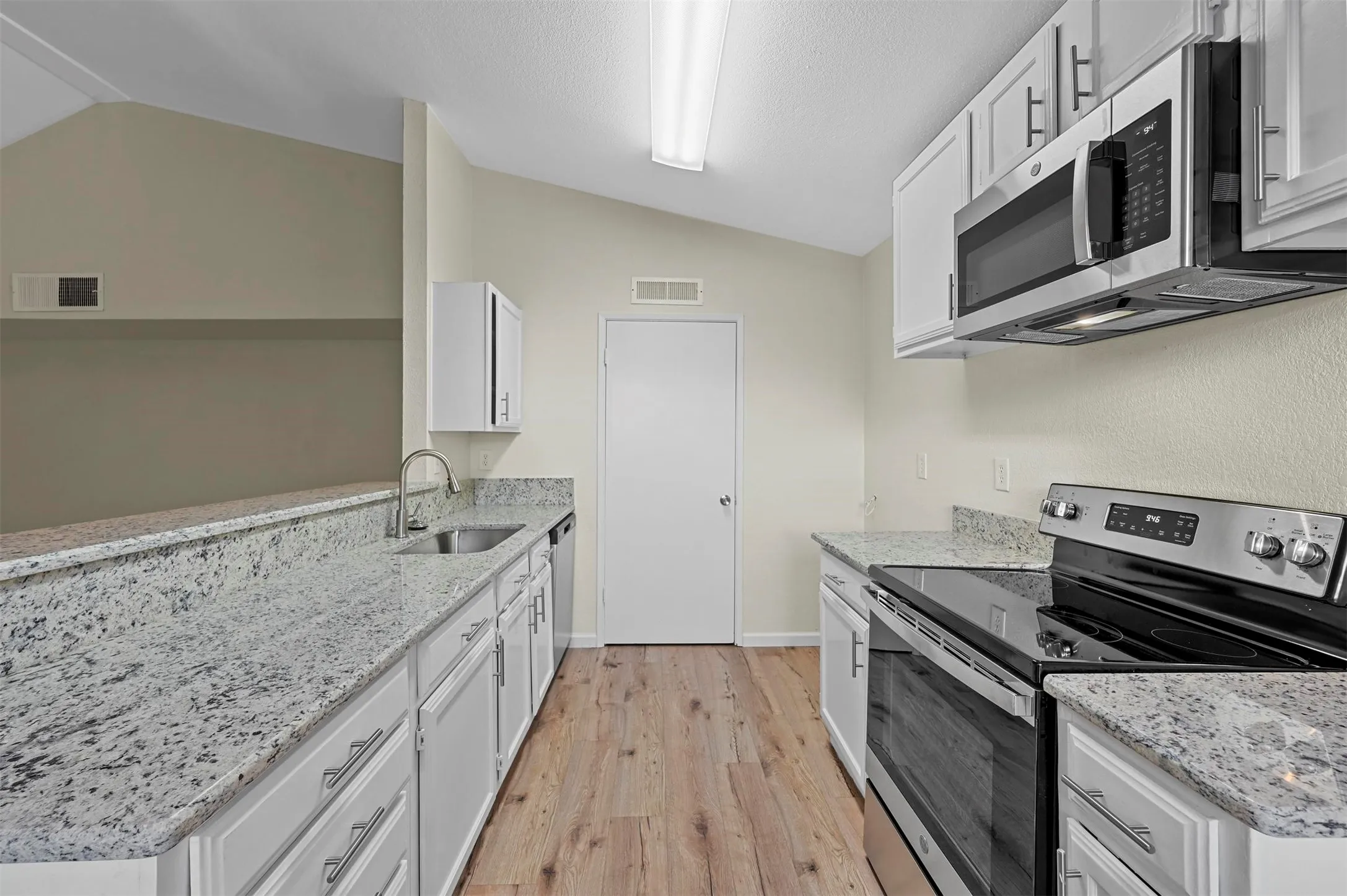 Single Family Residence For Rent in Denton County , 6005 Dooley Drive, The Colony, Texas 75056, 2 Bedrooms, 2 Bathrooms, Garage spaces, 1,227 Sqft, built in 1982, Price $1,995, mls#21291055, Real Estate Agent in The Colony, Homes For Rent in Denton county, Homes For Rent in The Colony, Realtor in The Colony Texas, Real Estate Brokerage Independent Realty Texas, Luminita Cordes Realtor