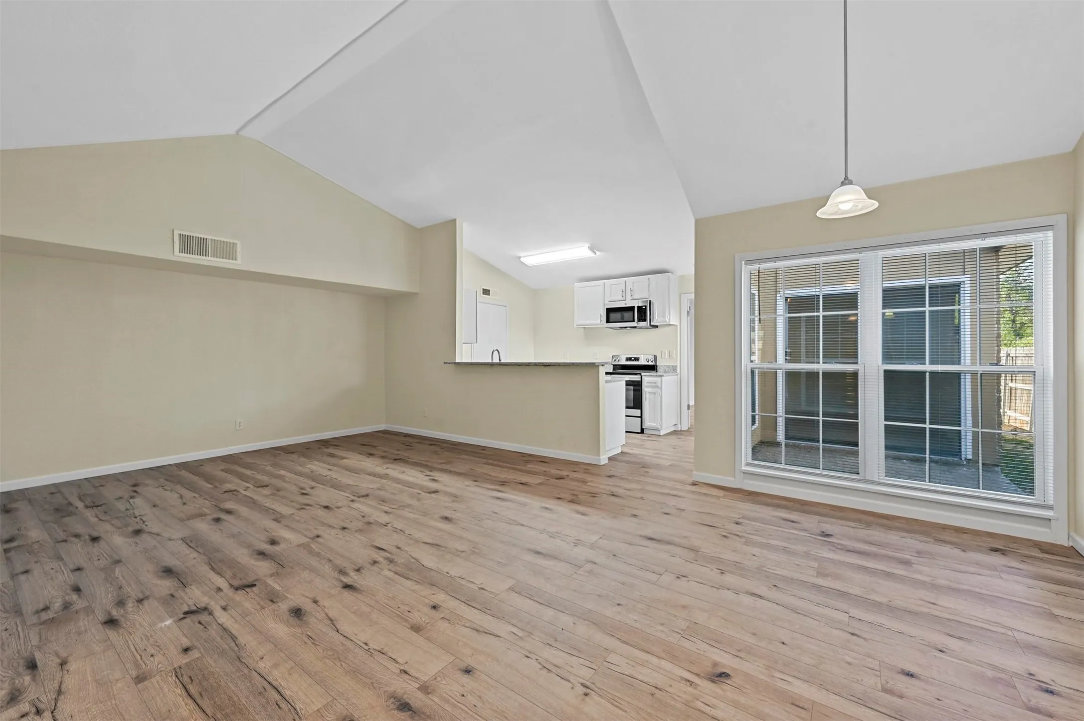 Single Family Residence For Rent in Denton County , 6005 Dooley Drive, The Colony, Texas 75056, 2 Bedrooms, 2 Bathrooms, Garage spaces, 1,227 Sqft, built in 1982, Price $1,995, mls#21291055, Real Estate Agent in The Colony, Homes For Rent in Denton county, Homes For Rent in The Colony, Realtor in The Colony Texas, Real Estate Brokerage Independent Realty Texas, Luminita Cordes Realtor