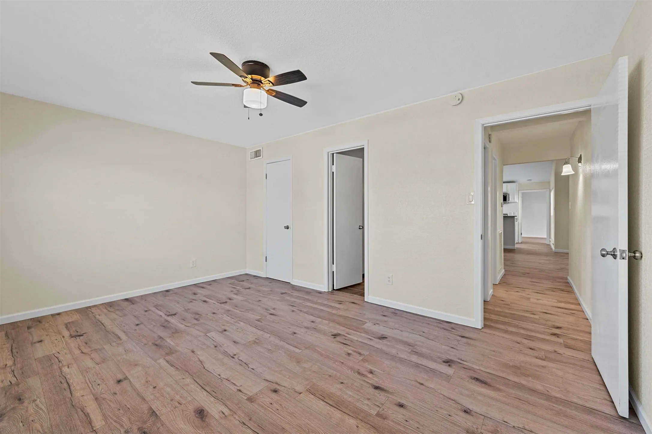Single Family Residence For Rent in Denton County , 6005 Dooley Drive, The Colony, Texas 75056, 2 Bedrooms, 2 Bathrooms, Garage spaces, 1,227 Sqft, built in 1982, Price $1,995, mls#21291055, Real Estate Agent in The Colony, Homes For Rent in Denton county, Homes For Rent in The Colony, Realtor in The Colony Texas, Real Estate Brokerage Independent Realty Texas, Luminita Cordes Realtor