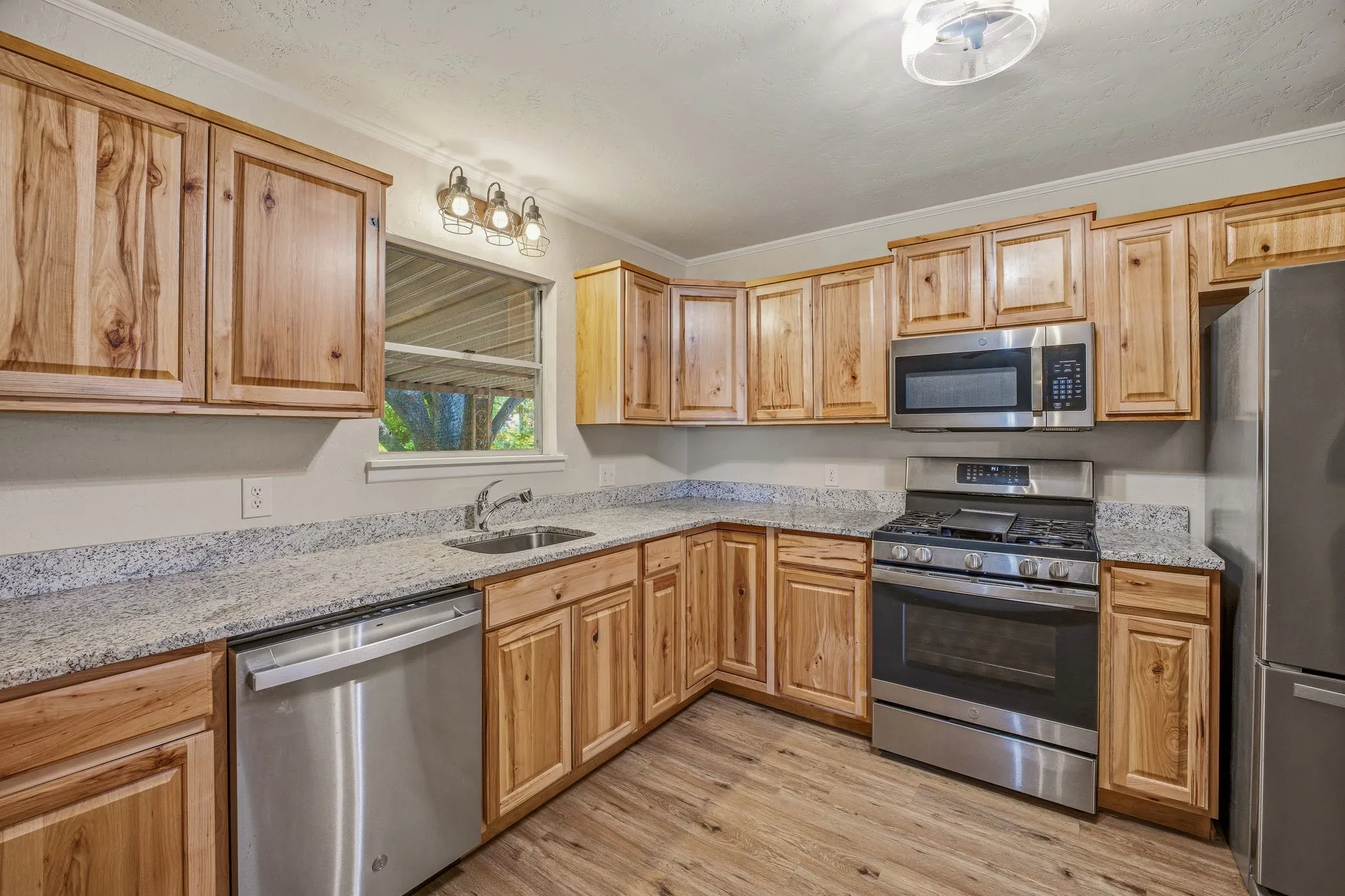 Single Family Residence For Sale in Erath County , 1571 W Ash Street, Stephenville, Texas 76401, 4 Bedroom, 3 Bathroom, 2 Garage spaces, 2,336 Sqft, built in 1963, mls#21290313, Real Estate Agent in Stephenville, Homes For Sale in Erath county, Homes For Sale in Stephenville, Realtor in Stephenville Texas, Real Estate Brokerage Independent Realty Texas, Luminita Cordes Realtor