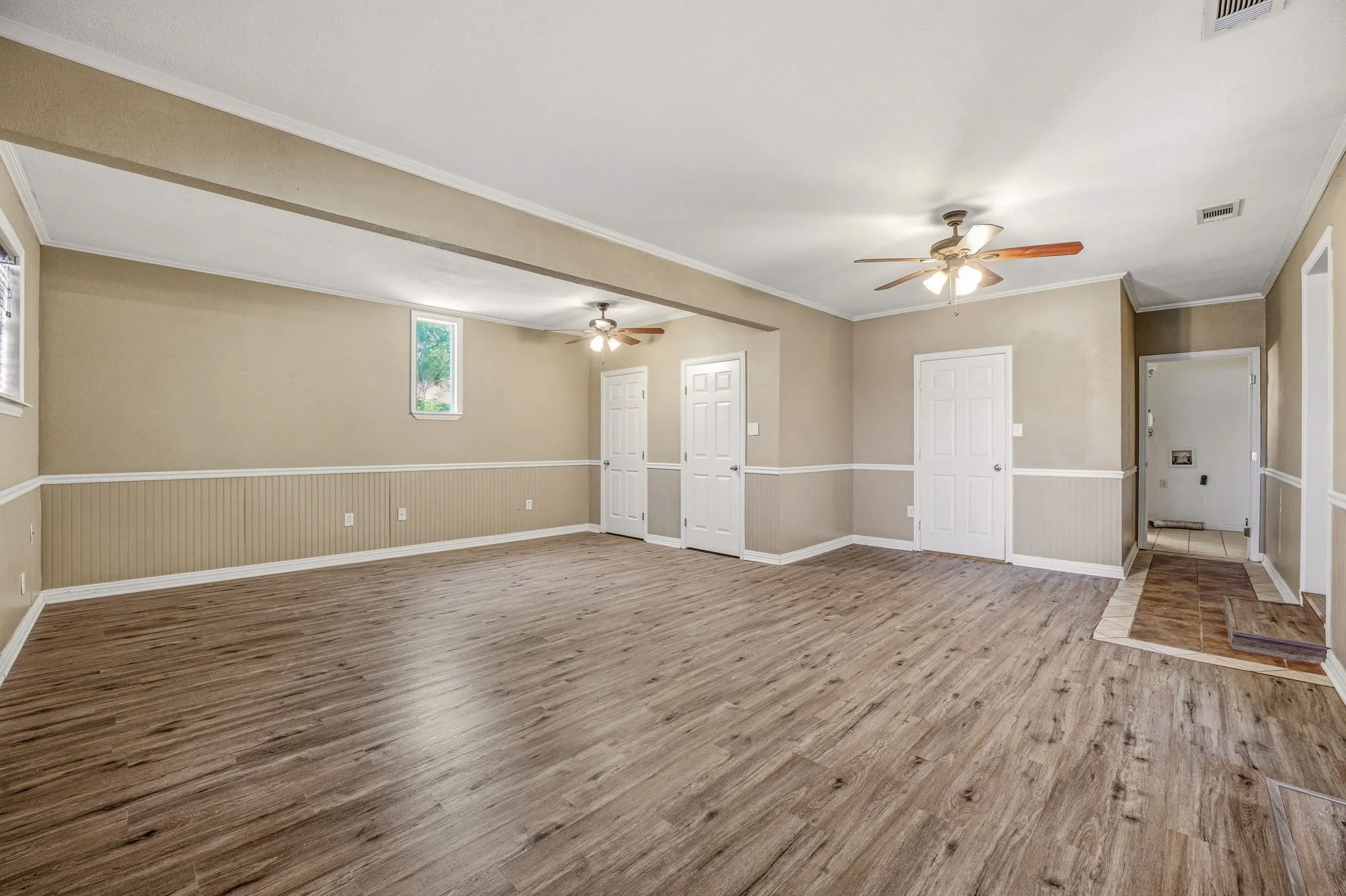 Single Family Residence For Sale in Erath County , 1571 W Ash Street, Stephenville, Texas 76401, 4 Bedroom, 3 Bathroom, 2 Garage spaces, 2,336 Sqft, built in 1963, mls#21290313, Real Estate Agent in Stephenville, Homes For Sale in Erath county, Homes For Sale in Stephenville, Realtor in Stephenville Texas, Real Estate Brokerage Independent Realty Texas, Luminita Cordes Realtor