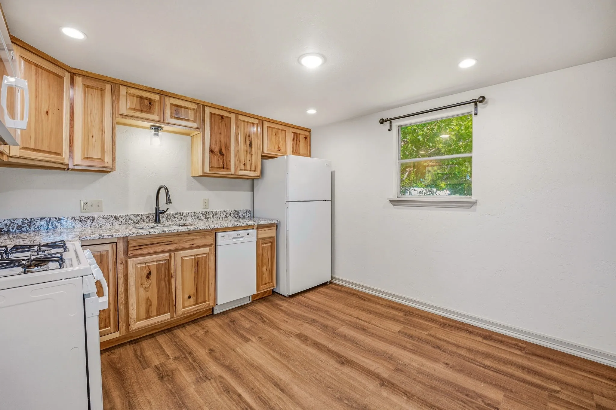 Single Family Residence For Sale in Erath County , 1571 W Ash Street, Stephenville, Texas 76401, 4 Bedroom, 3 Bathroom, 2 Garage spaces, 2,336 Sqft, built in 1963, mls#21290313, Real Estate Agent in Stephenville, Homes For Sale in Erath county, Homes For Sale in Stephenville, Realtor in Stephenville Texas, Real Estate Brokerage Independent Realty Texas, Luminita Cordes Realtor