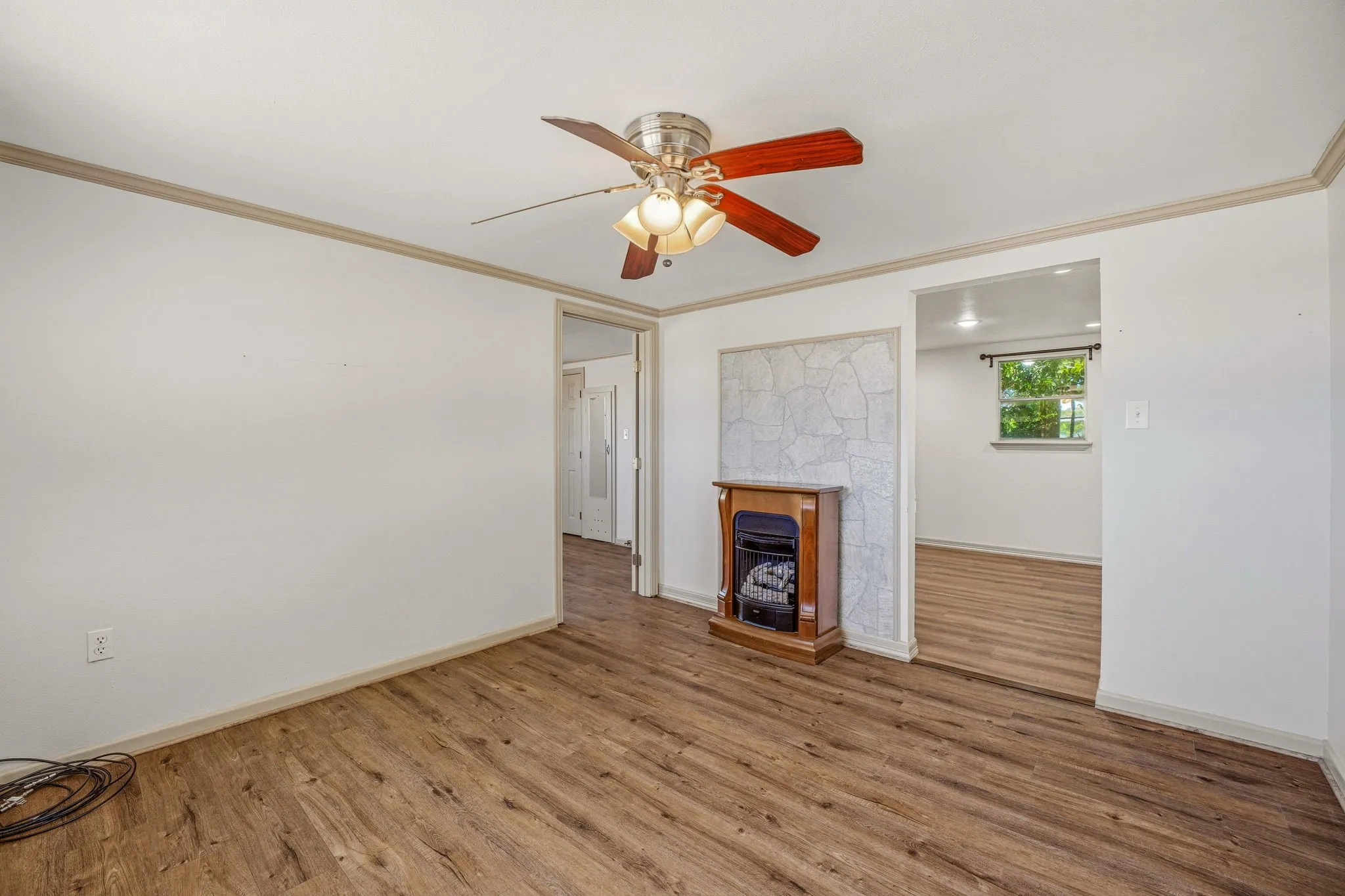 Single Family Residence For Sale in Erath County , 1571 W Ash Street, Stephenville, Texas 76401, 4 Bedroom, 3 Bathroom, 2 Garage spaces, 2,336 Sqft, built in 1963, mls#21290313, Real Estate Agent in Stephenville, Homes For Sale in Erath county, Homes For Sale in Stephenville, Realtor in Stephenville Texas, Real Estate Brokerage Independent Realty Texas, Luminita Cordes Realtor