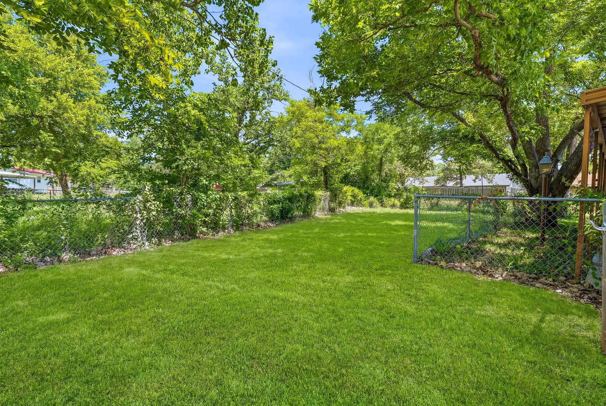 Single Family Residence For Sale in Erath County , 1571 W Ash Street, Stephenville, Texas 76401, 4 Bedroom, 3 Bathroom, 2 Garage spaces, 2,336 Sqft, built in 1963, mls#21290313, Real Estate Agent in Stephenville, Homes For Sale in Erath county, Homes For Sale in Stephenville, Realtor in Stephenville Texas, Real Estate Brokerage Independent Realty Texas, Luminita Cordes Realtor