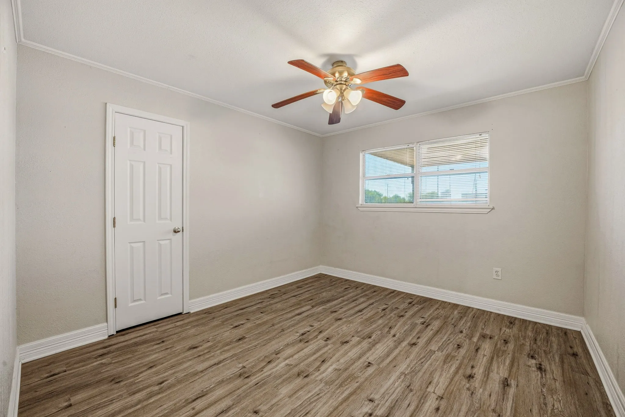 Single Family Residence For Sale in Erath County , 1571 W Ash Street, Stephenville, Texas 76401, 4 Bedroom, 3 Bathroom, 2 Garage spaces, 2,336 Sqft, built in 1963, mls#21290313, Real Estate Agent in Stephenville, Homes For Sale in Erath county, Homes For Sale in Stephenville, Realtor in Stephenville Texas, Real Estate Brokerage Independent Realty Texas, Luminita Cordes Realtor