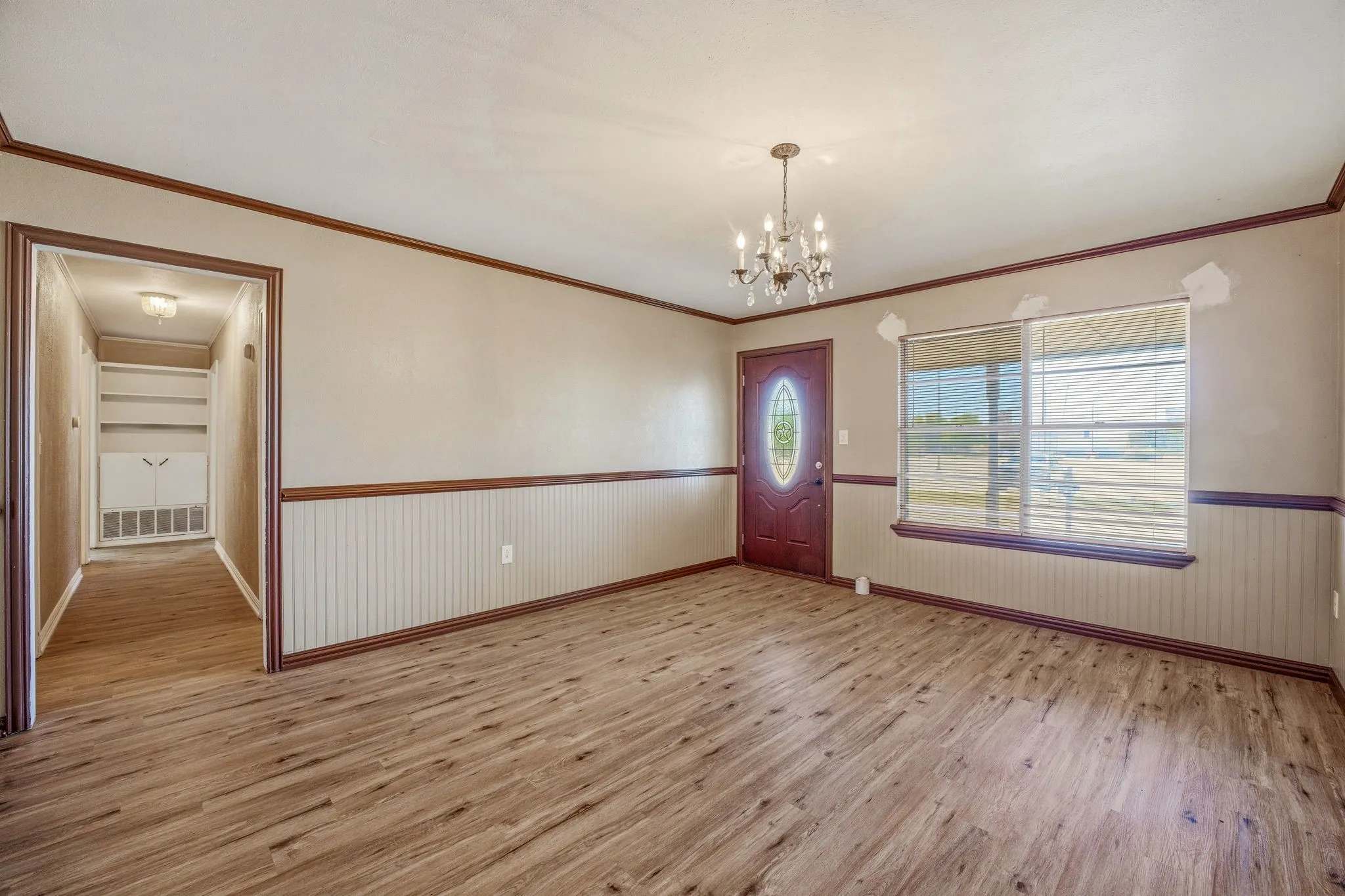 Single Family Residence For Sale in Erath County , 1571 W Ash Street, Stephenville, Texas 76401, 4 Bedroom, 3 Bathroom, 2 Garage spaces, 2,336 Sqft, built in 1963, mls#21290313, Real Estate Agent in Stephenville, Homes For Sale in Erath county, Homes For Sale in Stephenville, Realtor in Stephenville Texas, Real Estate Brokerage Independent Realty Texas, Luminita Cordes Realtor