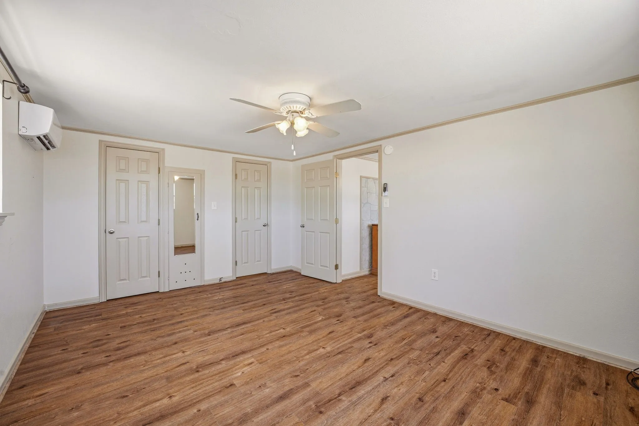 Single Family Residence For Sale in Erath County , 1571 W Ash Street, Stephenville, Texas 76401, 4 Bedroom, 3 Bathroom, 2 Garage spaces, 2,336 Sqft, built in 1963, mls#21290313, Real Estate Agent in Stephenville, Homes For Sale in Erath county, Homes For Sale in Stephenville, Realtor in Stephenville Texas, Real Estate Brokerage Independent Realty Texas, Luminita Cordes Realtor