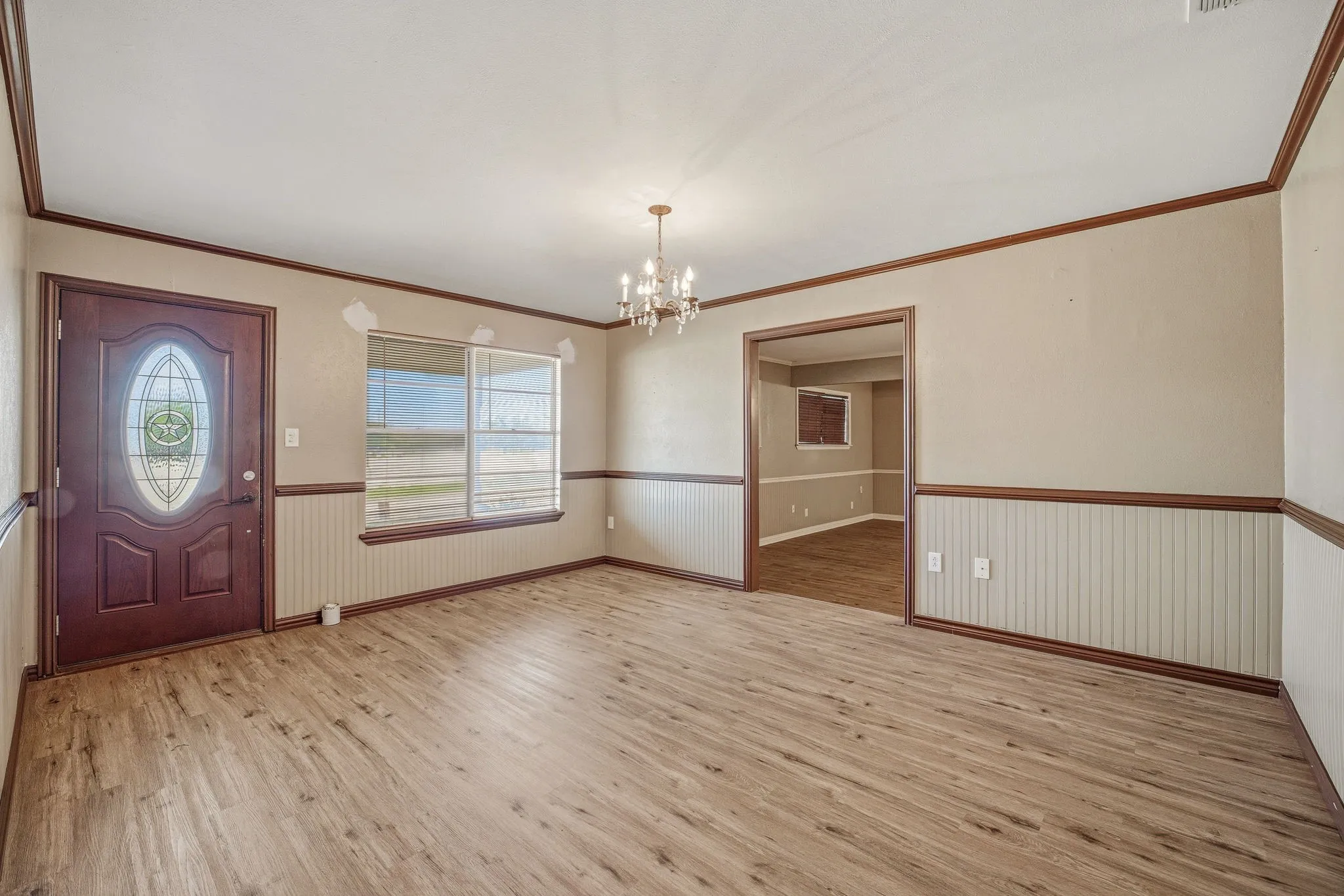 Single Family Residence For Sale in Erath County , 1571 W Ash Street, Stephenville, Texas 76401, 4 Bedroom, 3 Bathroom, 2 Garage spaces, 2,336 Sqft, built in 1963, mls#21290313, Real Estate Agent in Stephenville, Homes For Sale in Erath county, Homes For Sale in Stephenville, Realtor in Stephenville Texas, Real Estate Brokerage Independent Realty Texas, Luminita Cordes Realtor