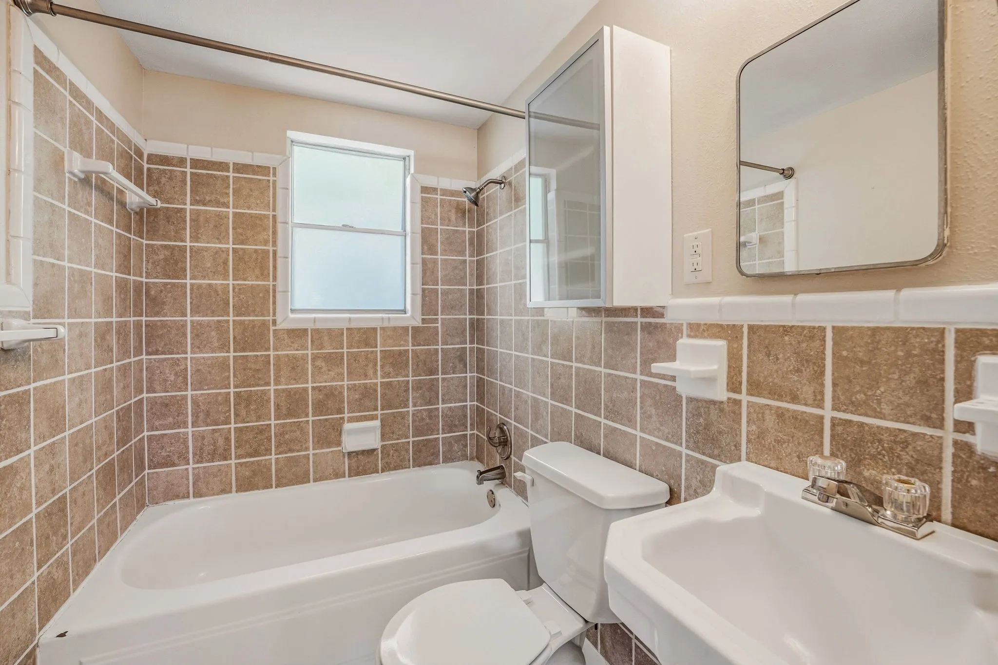 Single Family Residence For Sale in Erath County , 1571 W Ash Street, Stephenville, Texas 76401, 4 Bedroom, 3 Bathroom, 2 Garage spaces, 2,336 Sqft, built in 1963, mls#21290313, Real Estate Agent in Stephenville, Homes For Sale in Erath county, Homes For Sale in Stephenville, Realtor in Stephenville Texas, Real Estate Brokerage Independent Realty Texas, Luminita Cordes Realtor