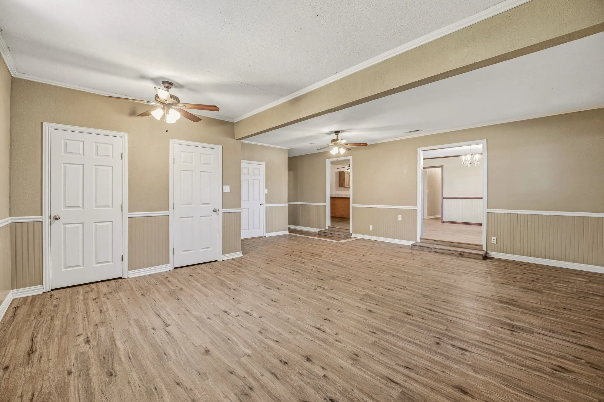 Single Family Residence For Sale in Erath County , 1571 W Ash Street, Stephenville, Texas 76401, 4 Bedroom, 3 Bathroom, 2 Garage spaces, 2,336 Sqft, built in 1963, mls#21290313, Real Estate Agent in Stephenville, Homes For Sale in Erath county, Homes For Sale in Stephenville, Realtor in Stephenville Texas, Real Estate Brokerage Independent Realty Texas, Luminita Cordes Realtor