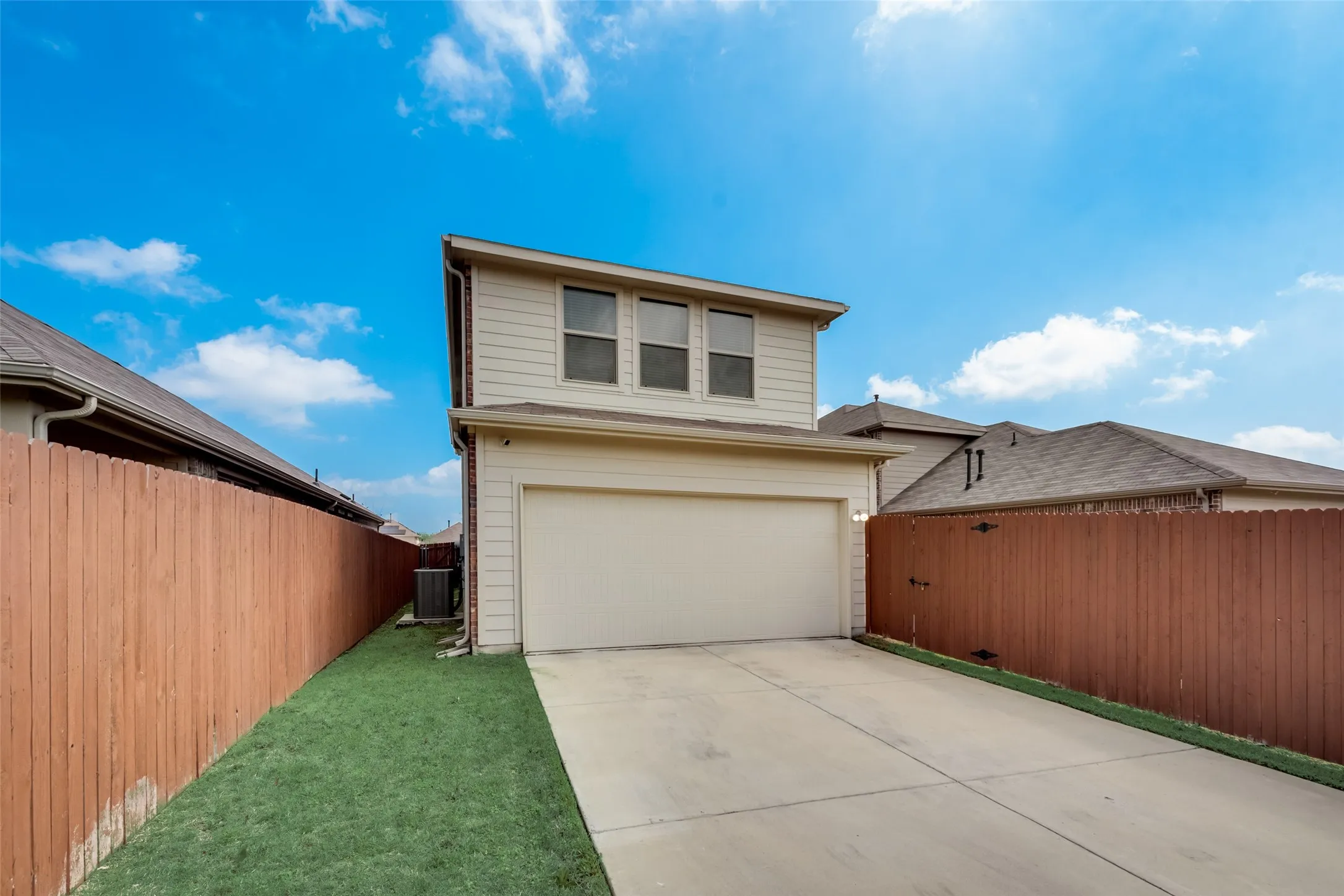 Single Family Residence For Rent in Kaufman County , 4003 Bighorn Drive, Forney, Texas 75126, 4 Bedroom, 3 Bathroom, 2 Garage spaces, 2,517 Sqft, built in 2019, mls#21288464, Real Estate Agent in Forney, Homes For Rent in Kaufman county, Homes For Rent in Forney, Realtor in Forney Texas, Real Estate Brokerage Independent Realty Texas, Luminita Cordes Realtor