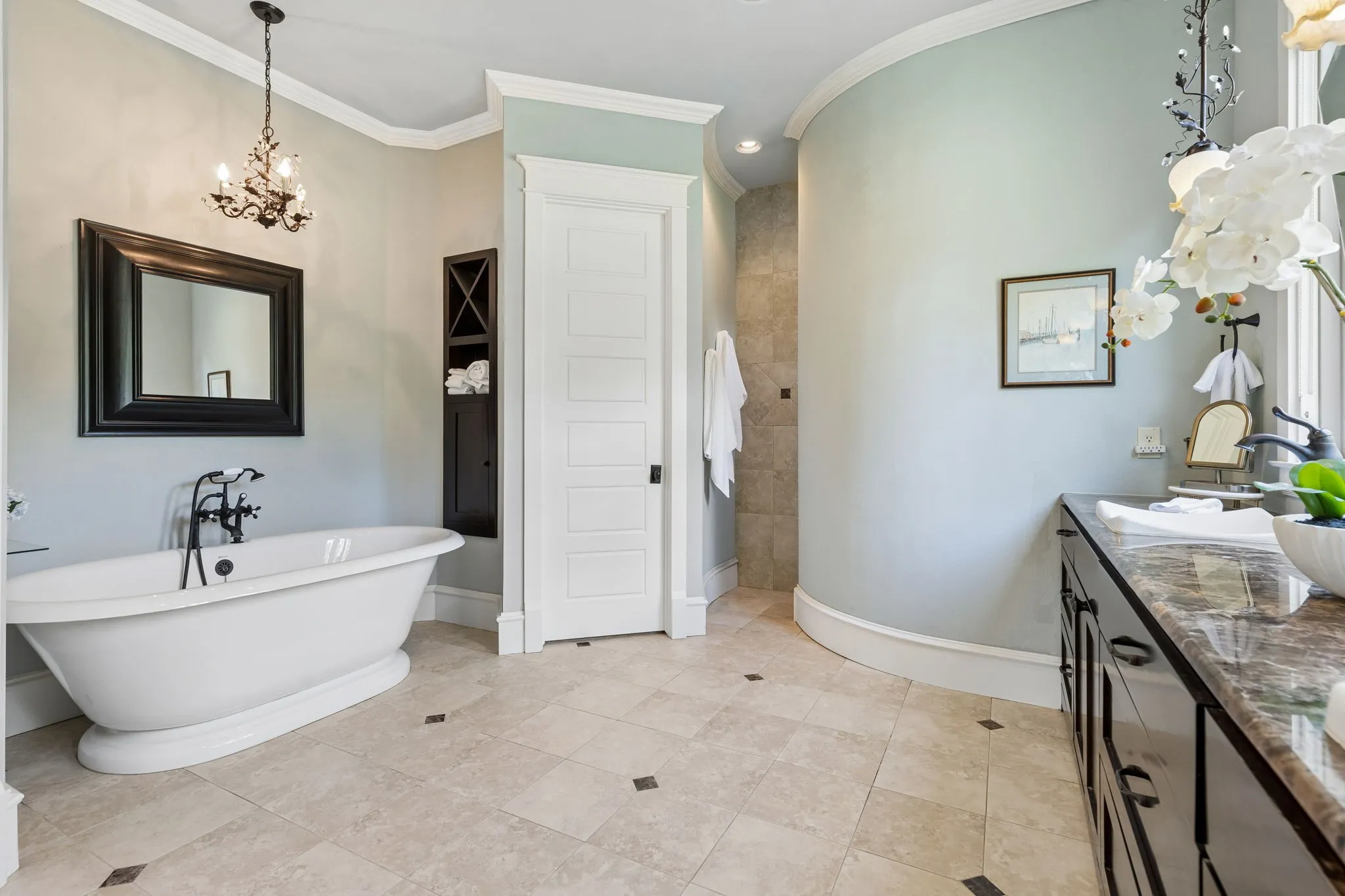 Single Family Residence For Sale in Parker County , 206 Rodeo Drive, Azle, Texas 76020, 4 Bedroom, 4 Bathroom, 3 Garage spaces, 5,162 Sqft, built in 2008, mls#21288195, Real Estate Agent in Azle, Homes For Sale in Parker county, Homes For Sale in Azle, Realtor in Azle Texas, Real Estate Brokerage Independent Realty Texas, Luminita Cordes Realtor
