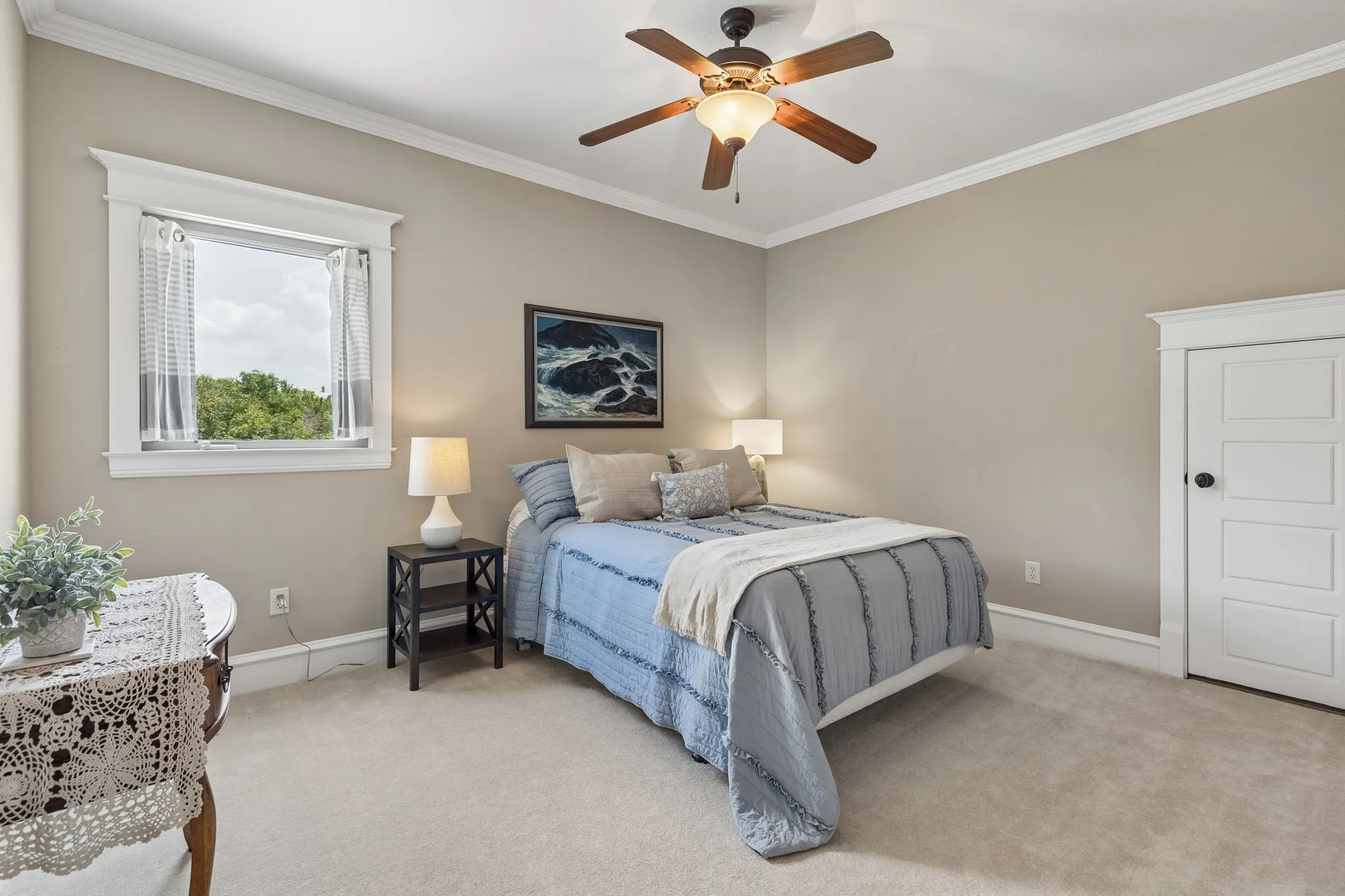 Upstairs secondary bedroom