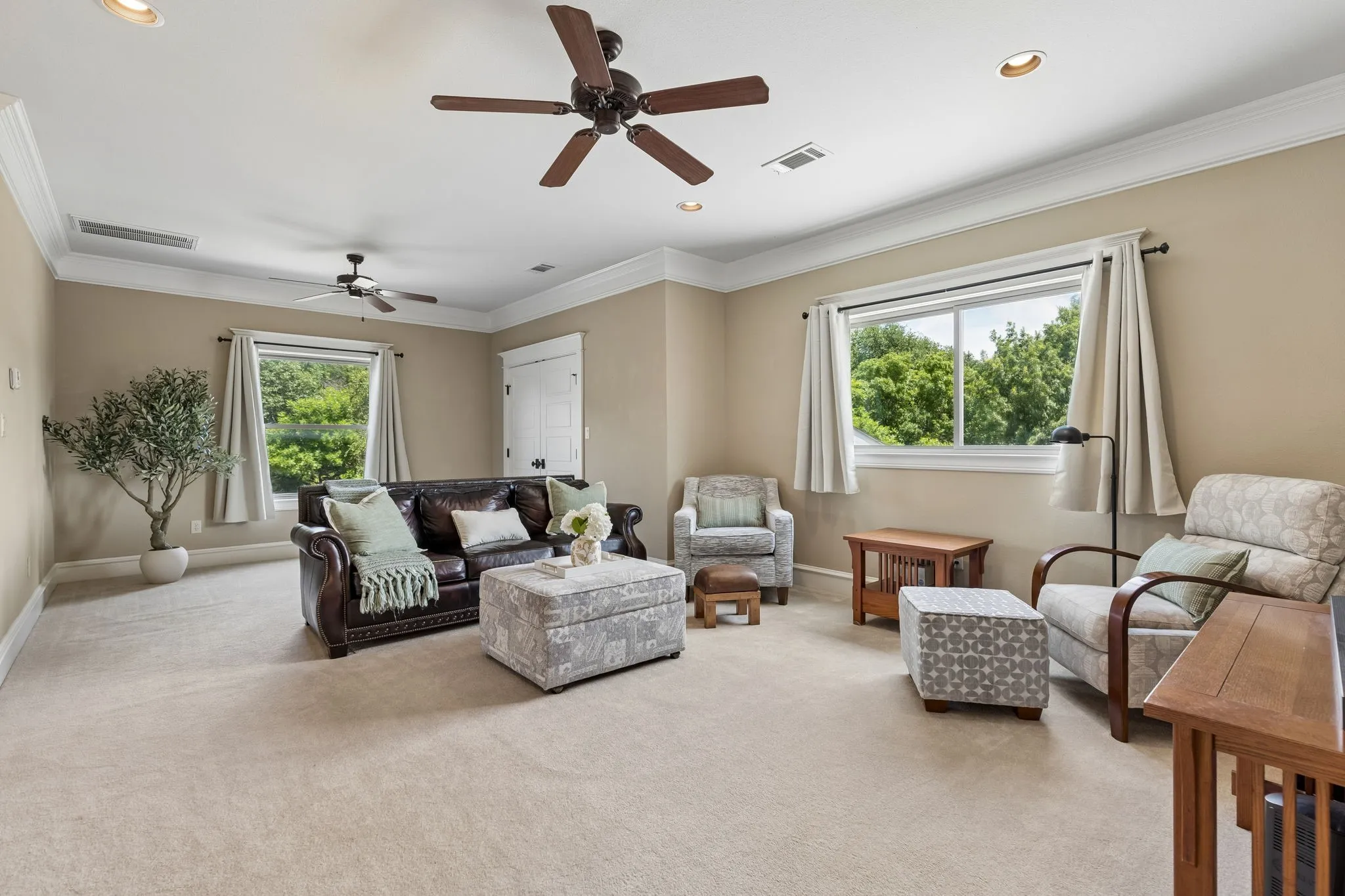 Single Family Residence For Sale in Parker County , 206 Rodeo Drive, Azle, Texas 76020, 4 Bedroom, 4 Bathroom, 3 Garage spaces, 5,162 Sqft, built in 2008, mls#21288195, Real Estate Agent in Azle, Homes For Sale in Parker county, Homes For Sale in Azle, Realtor in Azle Texas, Real Estate Brokerage Independent Realty Texas, Luminita Cordes Realtor