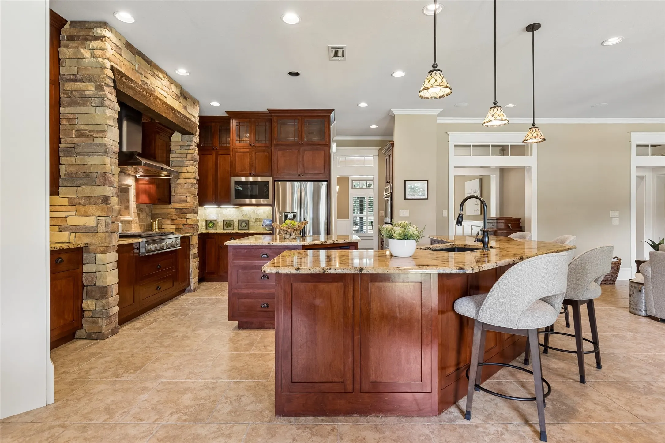 Single Family Residence For Sale in Parker County , 206 Rodeo Drive, Azle, Texas 76020, 4 Bedroom, 4 Bathroom, 3 Garage spaces, 5,162 Sqft, built in 2008, mls#21288195, Real Estate Agent in Azle, Homes For Sale in Parker county, Homes For Sale in Azle, Realtor in Azle Texas, Real Estate Brokerage Independent Realty Texas, Luminita Cordes Realtor
