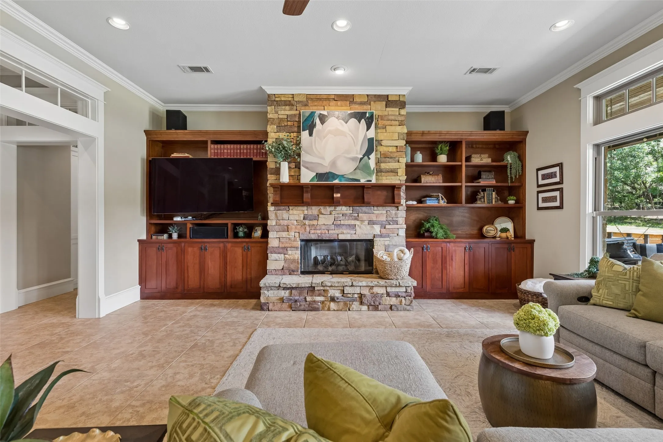 Single Family Residence For Sale in Parker County , 206 Rodeo Drive, Azle, Texas 76020, 4 Bedroom, 4 Bathroom, 3 Garage spaces, 5,162 Sqft, built in 2008, mls#21288195, Real Estate Agent in Azle, Homes For Sale in Parker county, Homes For Sale in Azle, Realtor in Azle Texas, Real Estate Brokerage Independent Realty Texas, Luminita Cordes Realtor