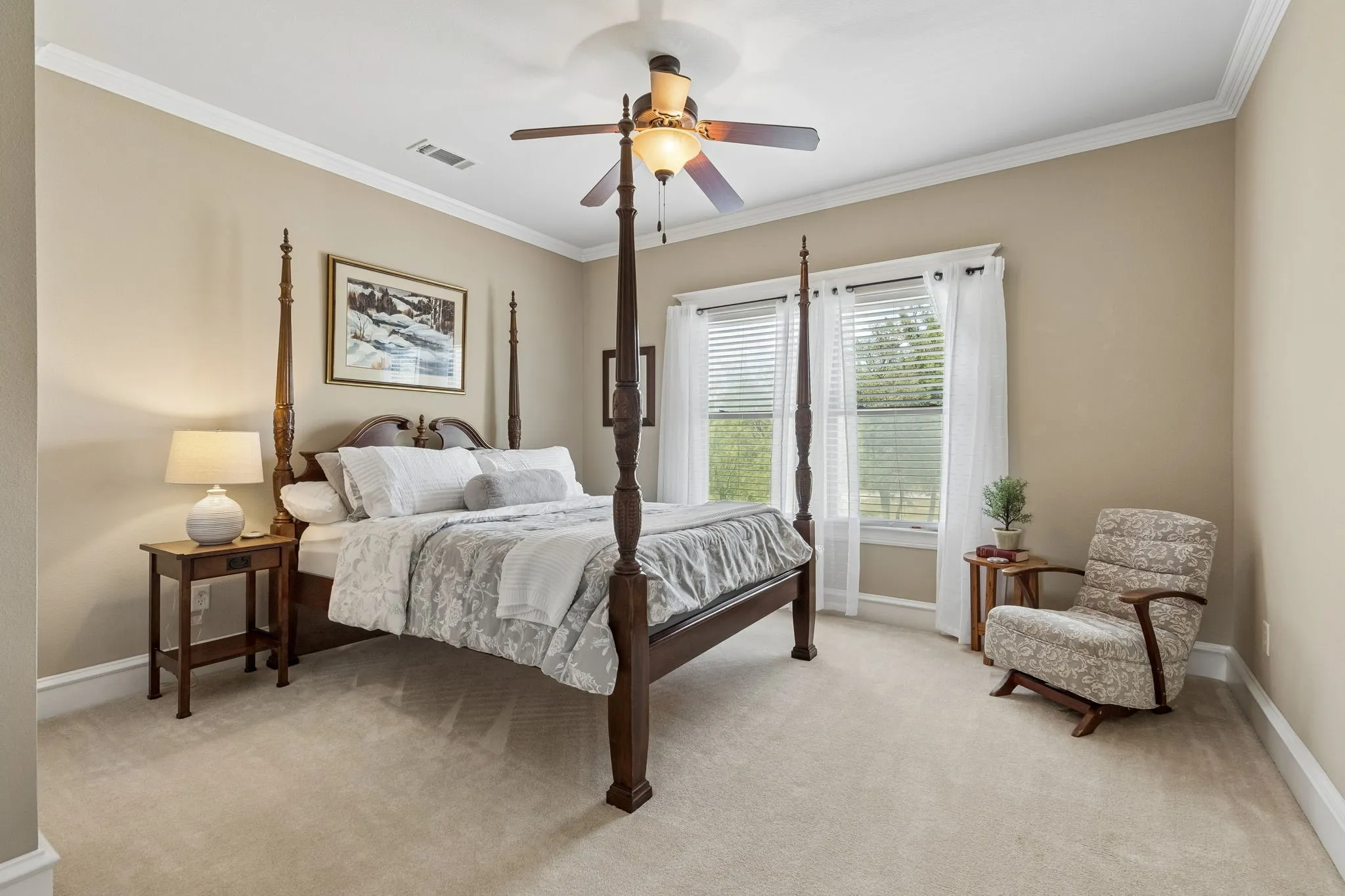 Upstairs secondary bedroom