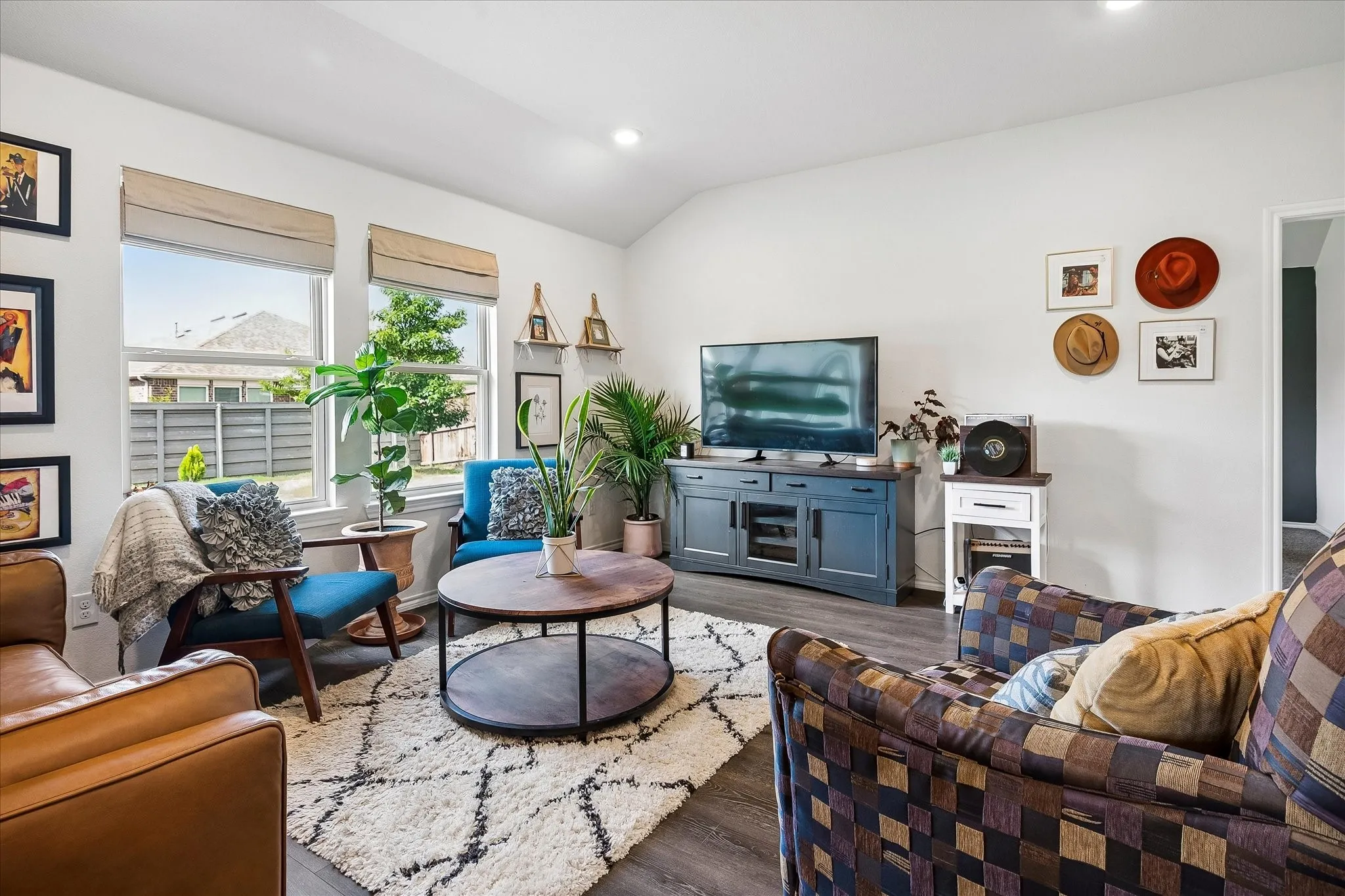 Single Family Residence For Sale in Denton County , 936 Glover Drive, Aubrey, Texas 76227, 4 Bedroom, 2 Bathroom, 2 Garage spaces, 1,836 Sqft, built in 2021, mls#21271149, Real Estate Agent in Aubrey, Homes For Sale in Denton county, Homes For Sale in Aubrey, Realtor in Aubrey Texas, Real Estate Brokerage Independent Realty Texas, Luminita Cordes Realtor