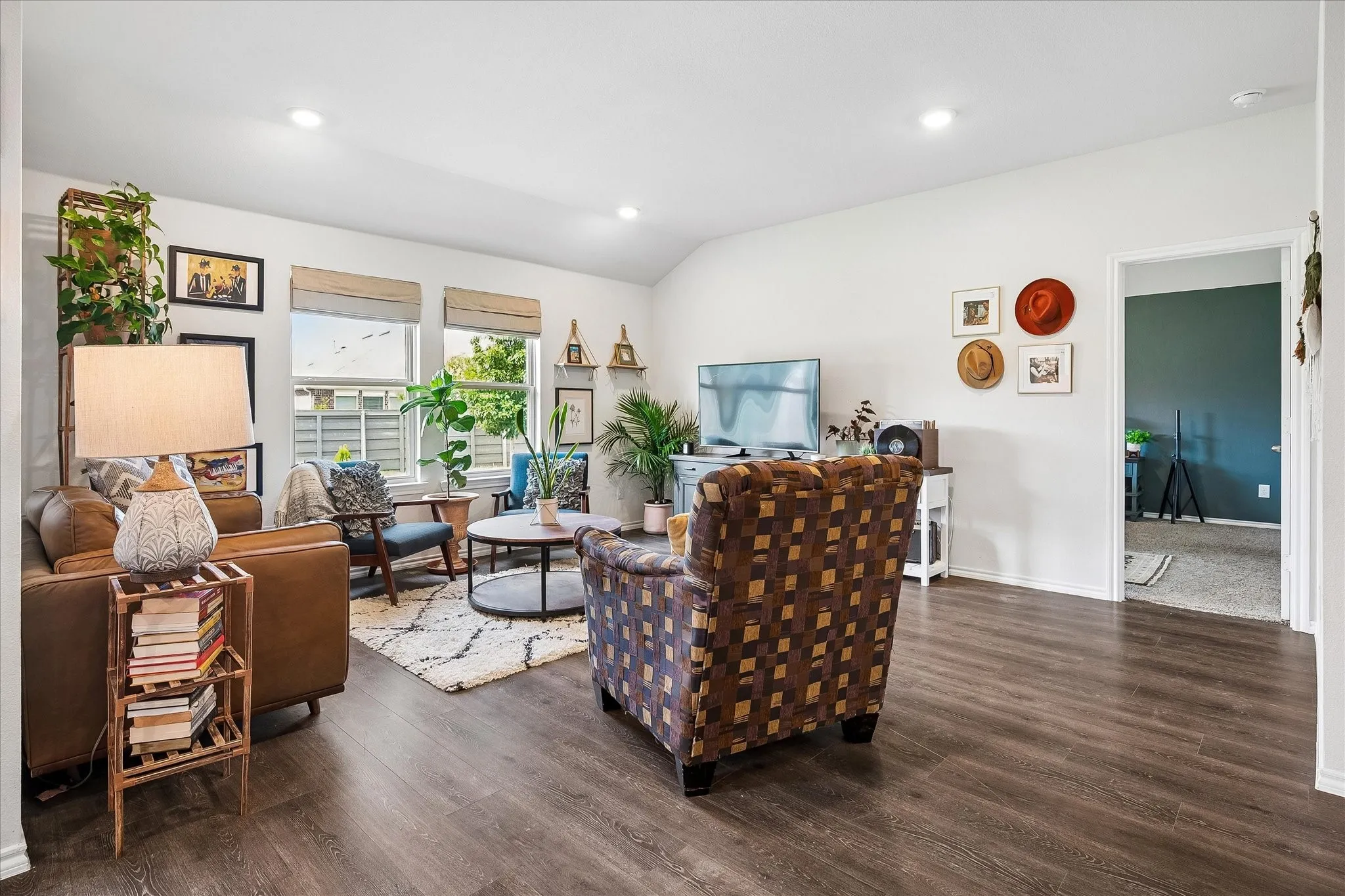 Single Family Residence For Sale in Denton County , 936 Glover Drive, Aubrey, Texas 76227, 4 Bedroom, 2 Bathroom, 2 Garage spaces, 1,836 Sqft, built in 2021, mls#21271149, Real Estate Agent in Aubrey, Homes For Sale in Denton county, Homes For Sale in Aubrey, Realtor in Aubrey Texas, Real Estate Brokerage Independent Realty Texas, Luminita Cordes Realtor