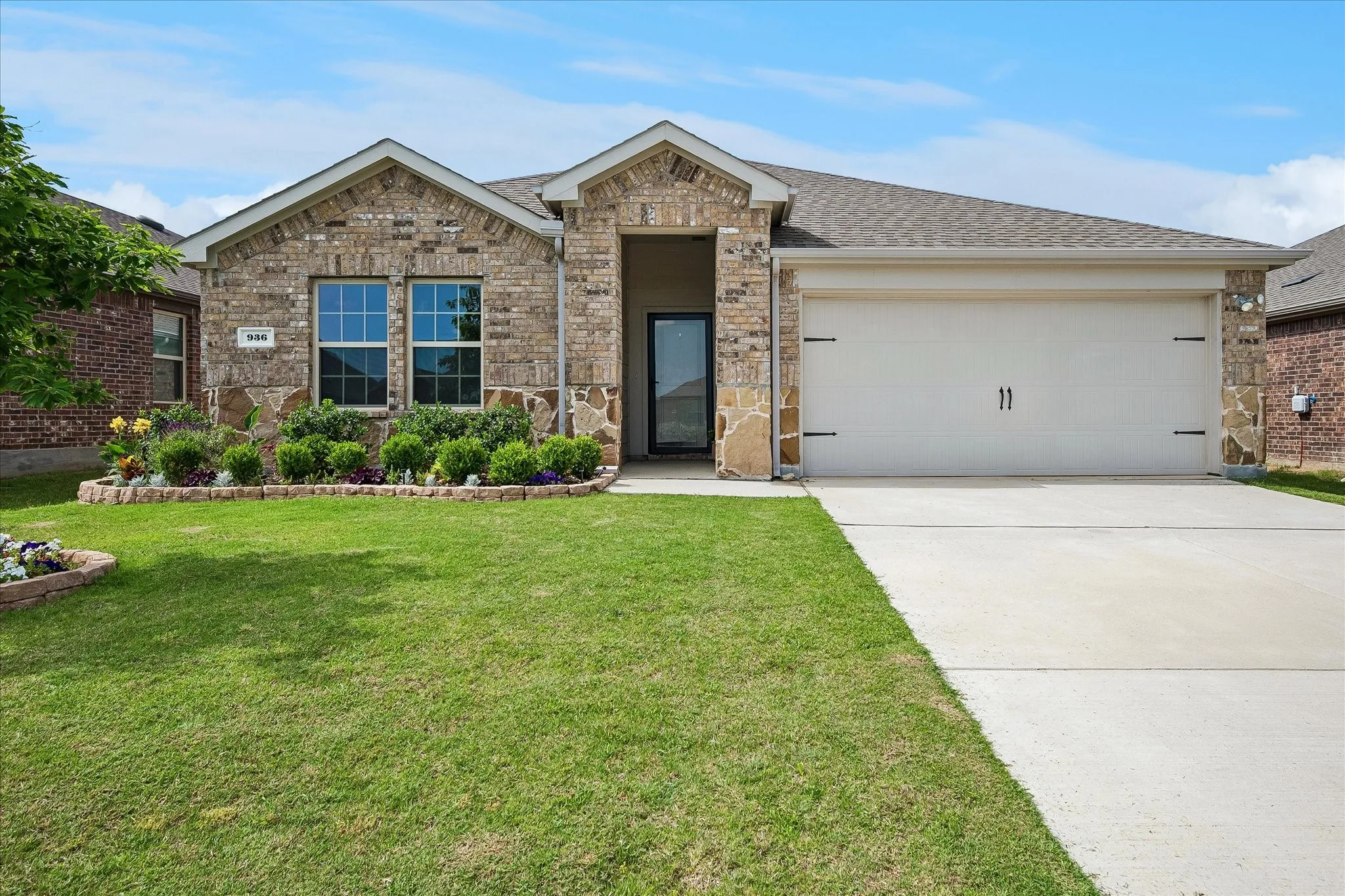 Single Family Residence For Sale in Denton County , 936 Glover Drive, Aubrey, Texas 76227, 4 Bedroom, 2 Bathroom, 2 Garage spaces, 1,836 Sqft, built in 2021, mls#21271149, Real Estate Agent in Aubrey, Homes For Sale in Denton county, Homes For Sale in Aubrey, Realtor in Aubrey Texas, Real Estate Brokerage Independent Realty Texas, Luminita Cordes Realtor