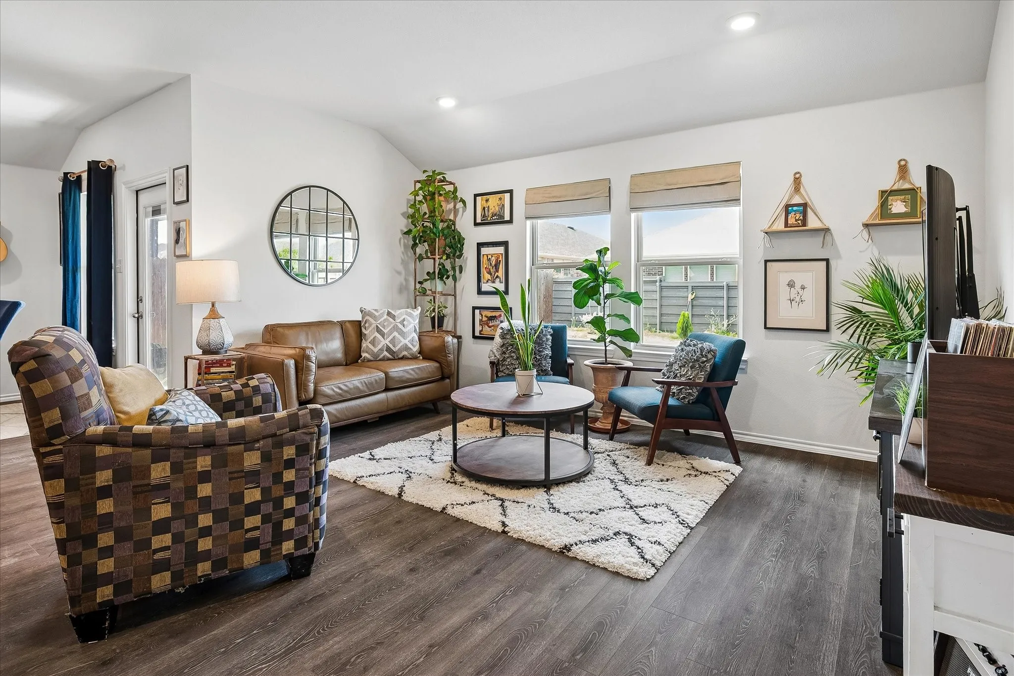Single Family Residence For Sale in Denton County , 936 Glover Drive, Aubrey, Texas 76227, 4 Bedroom, 2 Bathroom, 2 Garage spaces, 1,836 Sqft, built in 2021, mls#21271149, Real Estate Agent in Aubrey, Homes For Sale in Denton county, Homes For Sale in Aubrey, Realtor in Aubrey Texas, Real Estate Brokerage Independent Realty Texas, Luminita Cordes Realtor