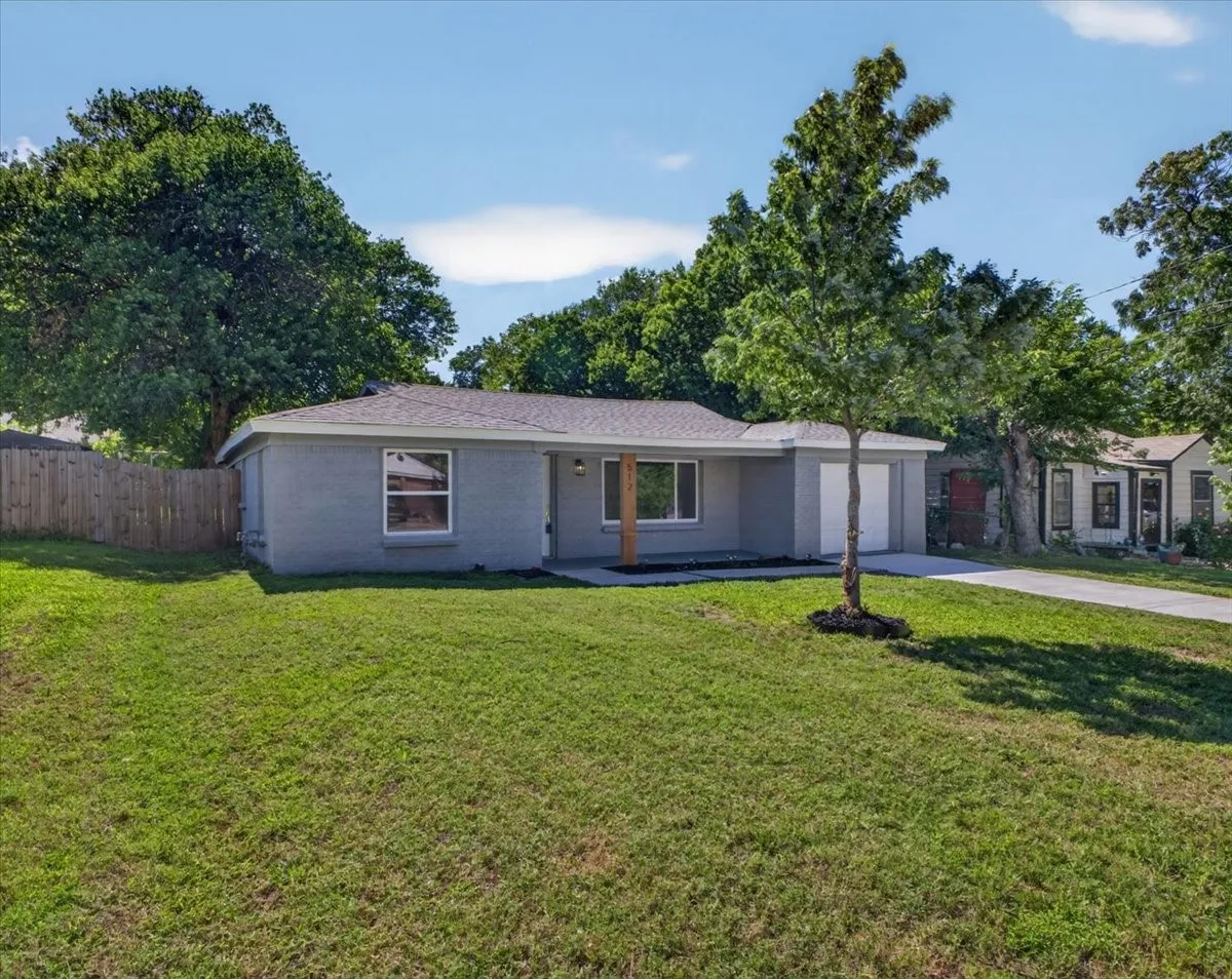 Single Family Residence For Sale in Tarrant County , 512 Mirike Drive, White Settlement, Texas 76108, 3 Bedroom, 2 Bathroom, 1 Garage spaces, 1,130 Sqft, built in 1958, mls#21291093, Real Estate Agent in White Settlement, Homes For Sale in Tarrant county, Homes For Sale in White Settlement, Realtor in White Settlement Texas, Real Estate Brokerage Independent Realty Texas, Luminita Cordes Realtor