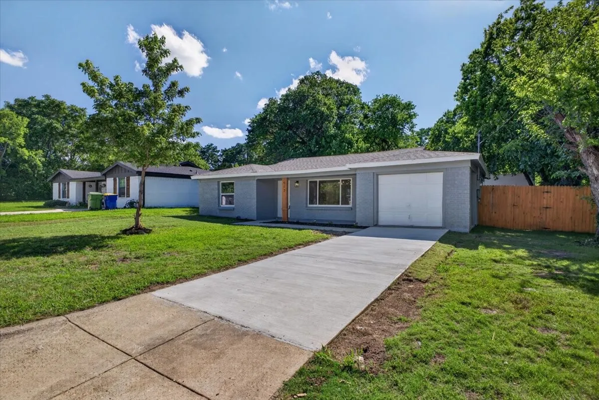 Single Family Residence For Sale in Tarrant County , 512 Mirike Drive, White Settlement, Texas 76108, 3 Bedroom, 2 Bathroom, 1 Garage spaces, 1,130 Sqft, built in 1958, mls#21291093, Real Estate Agent in White Settlement, Homes For Sale in Tarrant county, Homes For Sale in White Settlement, Realtor in White Settlement Texas, Real Estate Brokerage Independent Realty Texas, Luminita Cordes Realtor
