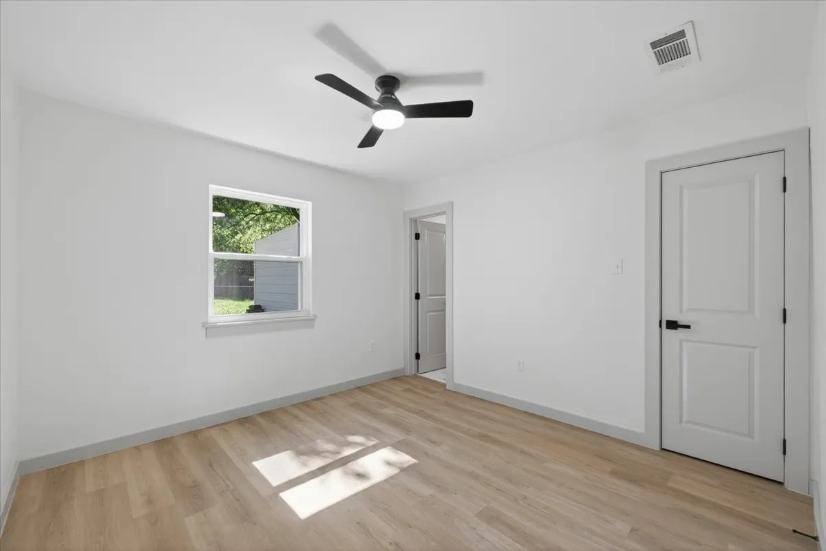 Single Family Residence For Sale in Tarrant County , 512 Mirike Drive, White Settlement, Texas 76108, 3 Bedroom, 2 Bathroom, 1 Garage spaces, 1,130 Sqft, built in 1958, mls#21291093, Real Estate Agent in White Settlement, Homes For Sale in Tarrant county, Homes For Sale in White Settlement, Realtor in White Settlement Texas, Real Estate Brokerage Independent Realty Texas, Luminita Cordes Realtor