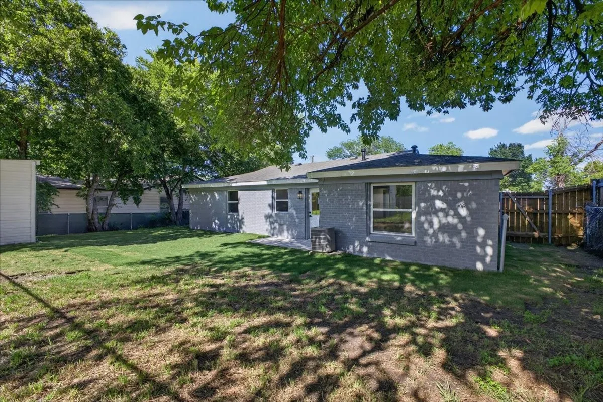 Single Family Residence For Sale in Tarrant County , 512 Mirike Drive, White Settlement, Texas 76108, 3 Bedroom, 2 Bathroom, 1 Garage spaces, 1,130 Sqft, built in 1958, mls#21291093, Real Estate Agent in White Settlement, Homes For Sale in Tarrant county, Homes For Sale in White Settlement, Realtor in White Settlement Texas, Real Estate Brokerage Independent Realty Texas, Luminita Cordes Realtor