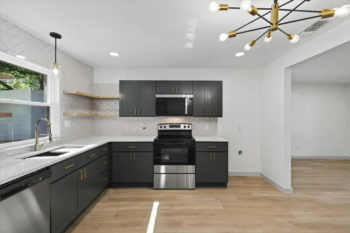 Single Family Residence For Sale in Tarrant County , 512 Mirike Drive, White Settlement, Texas 76108, 3 Bedroom, 2 Bathroom, 1 Garage spaces, 1,130 Sqft, built in 1958, mls#21291093, Real Estate Agent in White Settlement, Homes For Sale in Tarrant county, Homes For Sale in White Settlement, Realtor in White Settlement Texas, Real Estate Brokerage Independent Realty Texas, Luminita Cordes Realtor