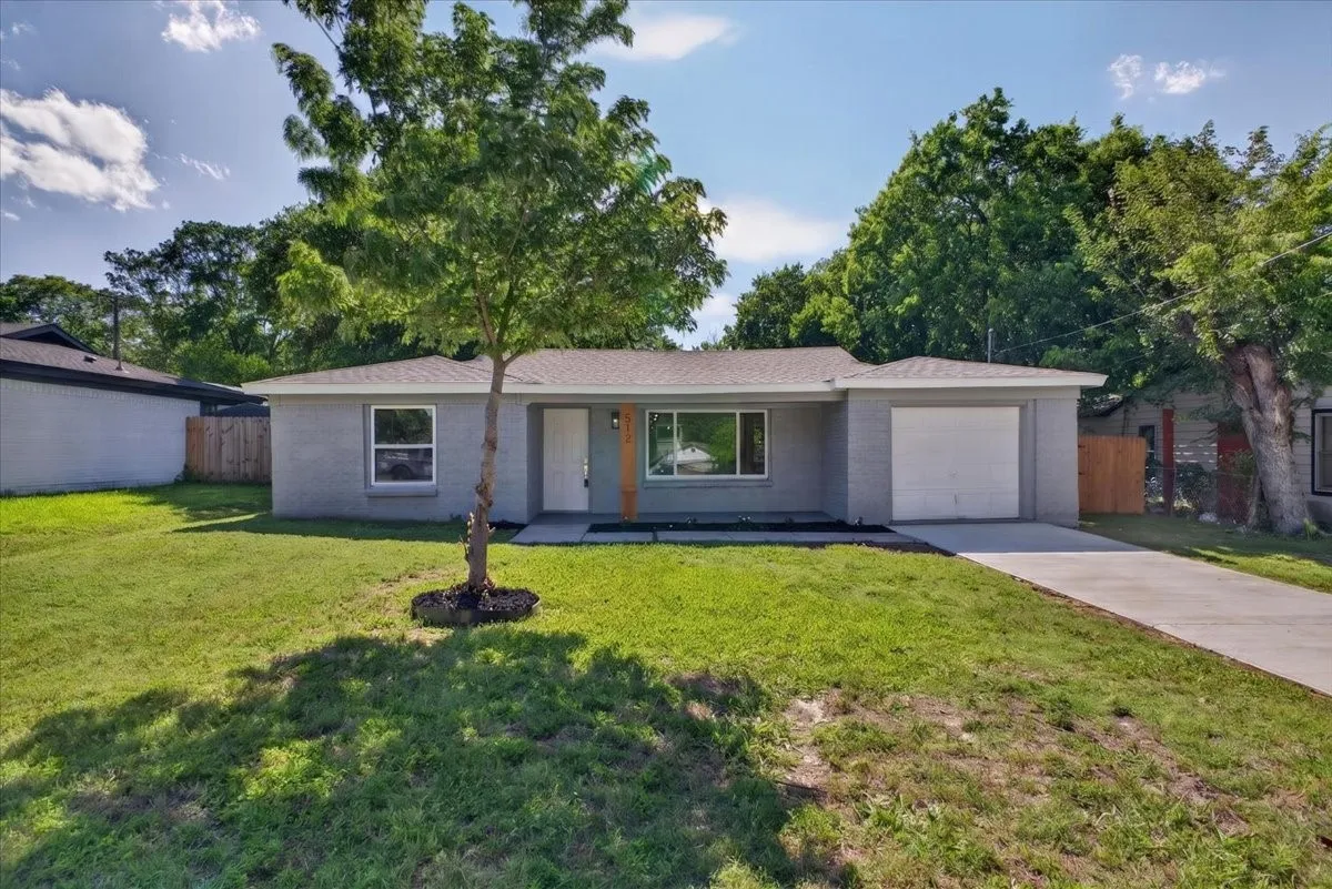 Single Family Residence For Sale in Tarrant County , 512 Mirike Drive, White Settlement, Texas 76108, 3 Bedroom, 2 Bathroom, 1 Garage spaces, 1,130 Sqft, built in 1958, mls#21291093, Real Estate Agent in White Settlement, Homes For Sale in Tarrant county, Homes For Sale in White Settlement, Realtor in White Settlement Texas, Real Estate Brokerage Independent Realty Texas, Luminita Cordes Realtor