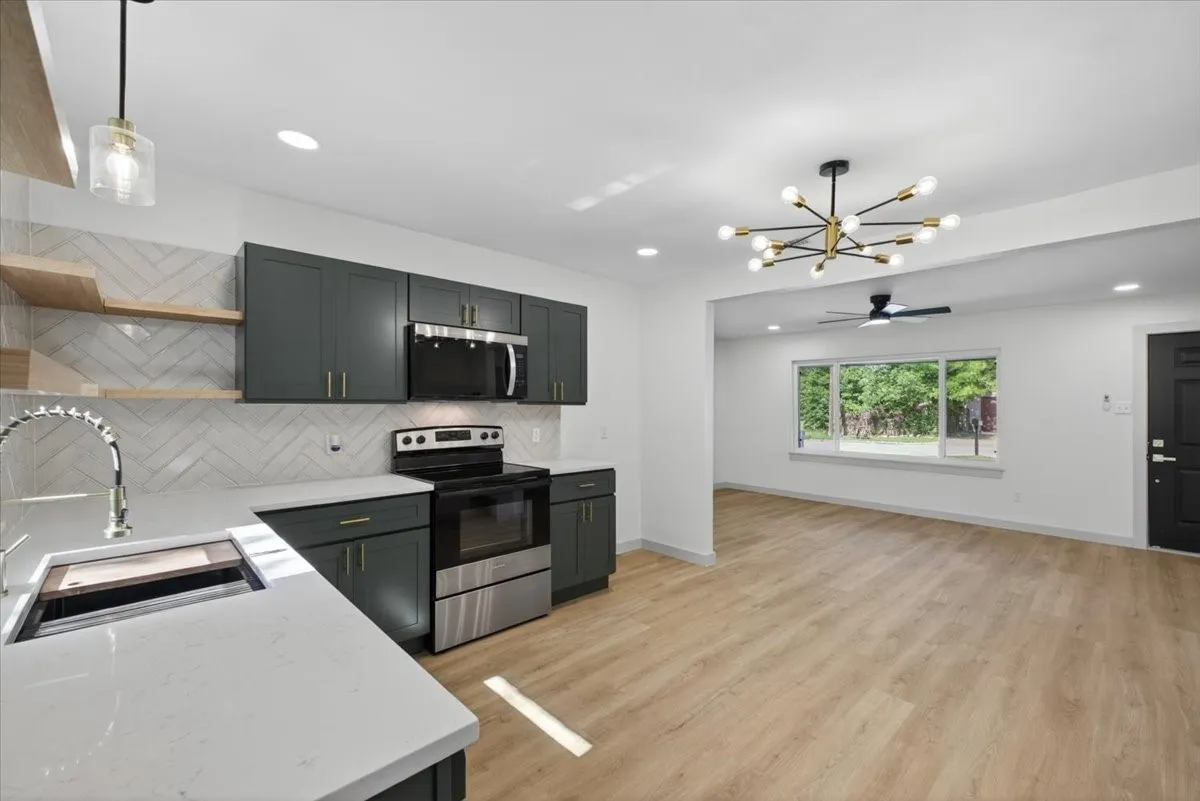 Single Family Residence For Sale in Tarrant County , 512 Mirike Drive, White Settlement, Texas 76108, 3 Bedroom, 2 Bathroom, 1 Garage spaces, 1,130 Sqft, built in 1958, mls#21291093, Real Estate Agent in White Settlement, Homes For Sale in Tarrant county, Homes For Sale in White Settlement, Realtor in White Settlement Texas, Real Estate Brokerage Independent Realty Texas, Luminita Cordes Realtor